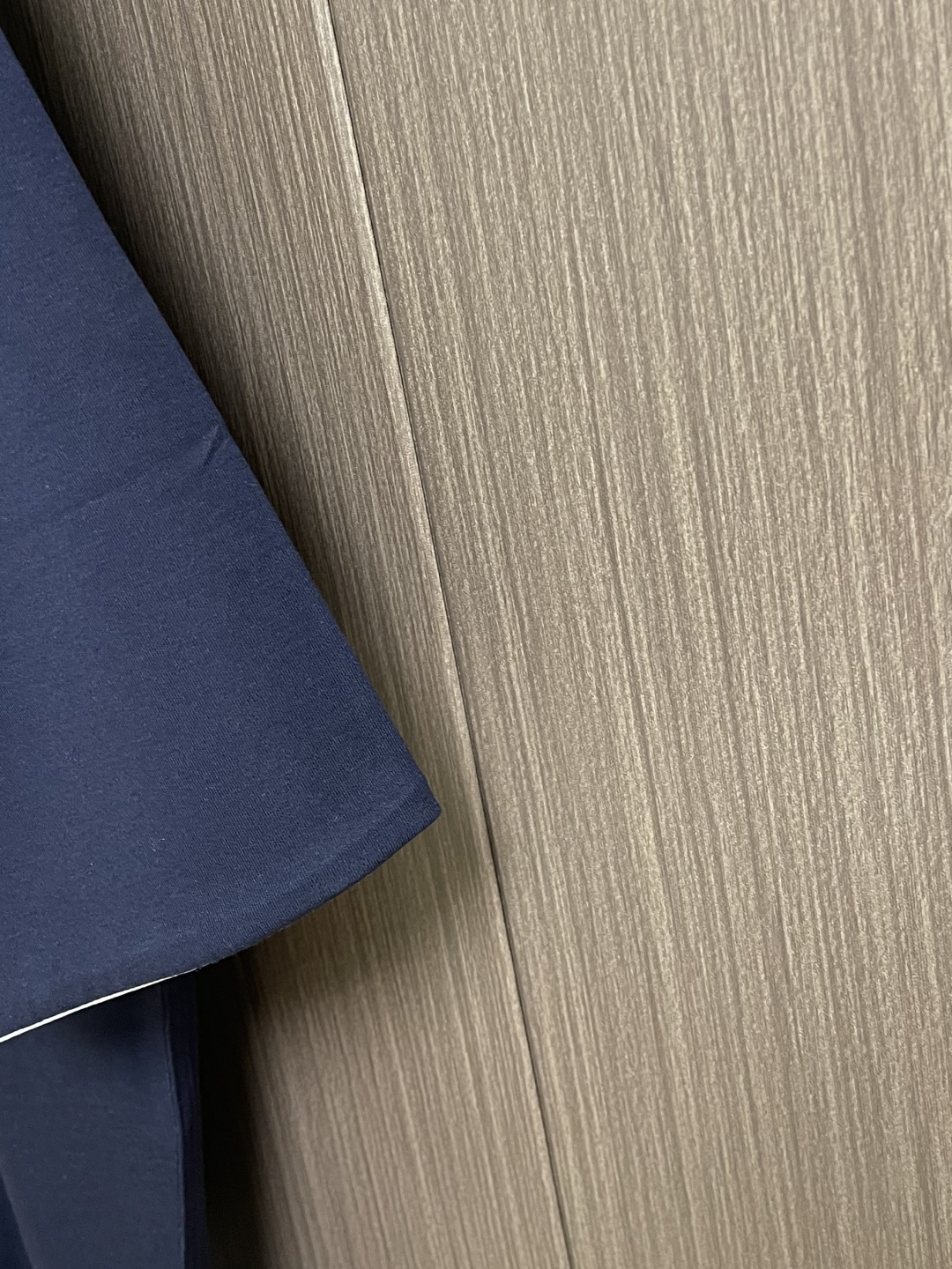 Loro piana LoroPiana 撞色镶边假两件叠穿莫代尔丝光棉圆领短袖t恤，延续一贯地低调但高