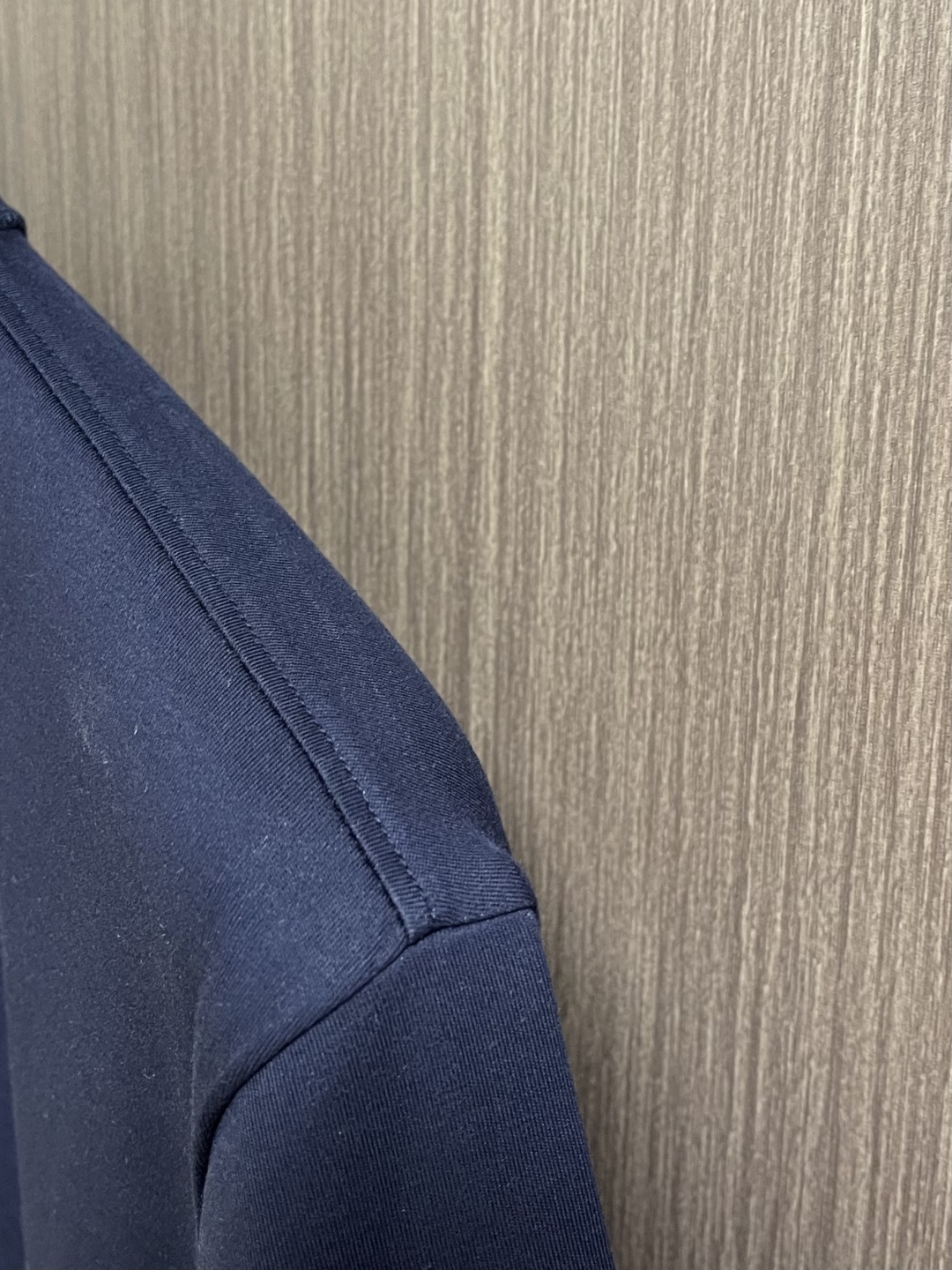 Loro piana LoroPiana 撞色镶边假两件叠穿莫代尔丝光棉圆领短袖t恤，延续一贯地低调但高