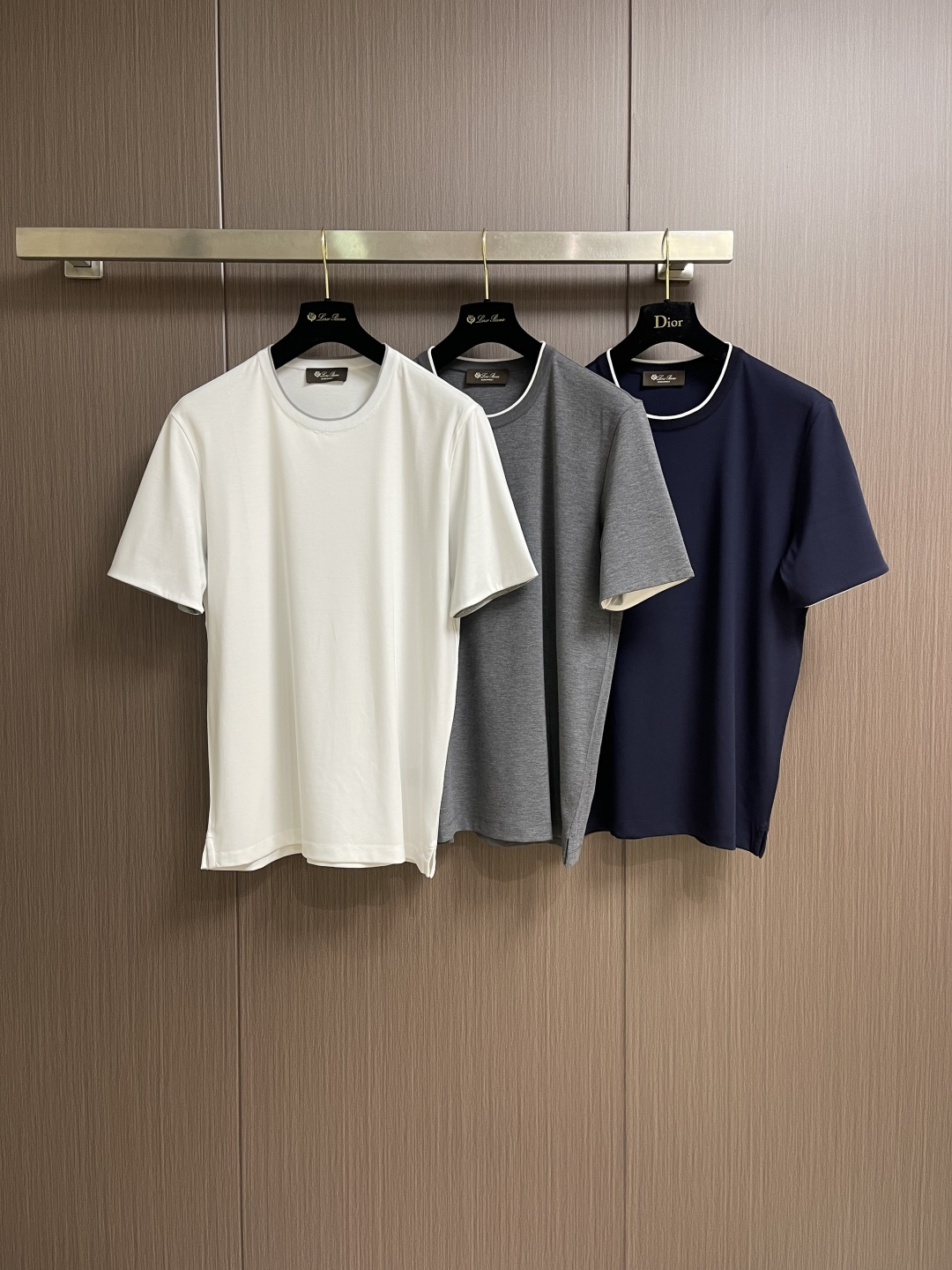 Loro piana LoroPiana 撞色镶边假两件叠穿莫代尔丝光棉圆领短袖t恤，延续一贯地低调但高