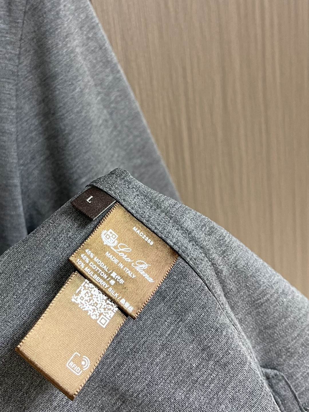 Loro piana LoroPiana 撞色镶边假两件叠穿莫代尔丝光棉圆领短袖t恤，延续一贯地低调但高
