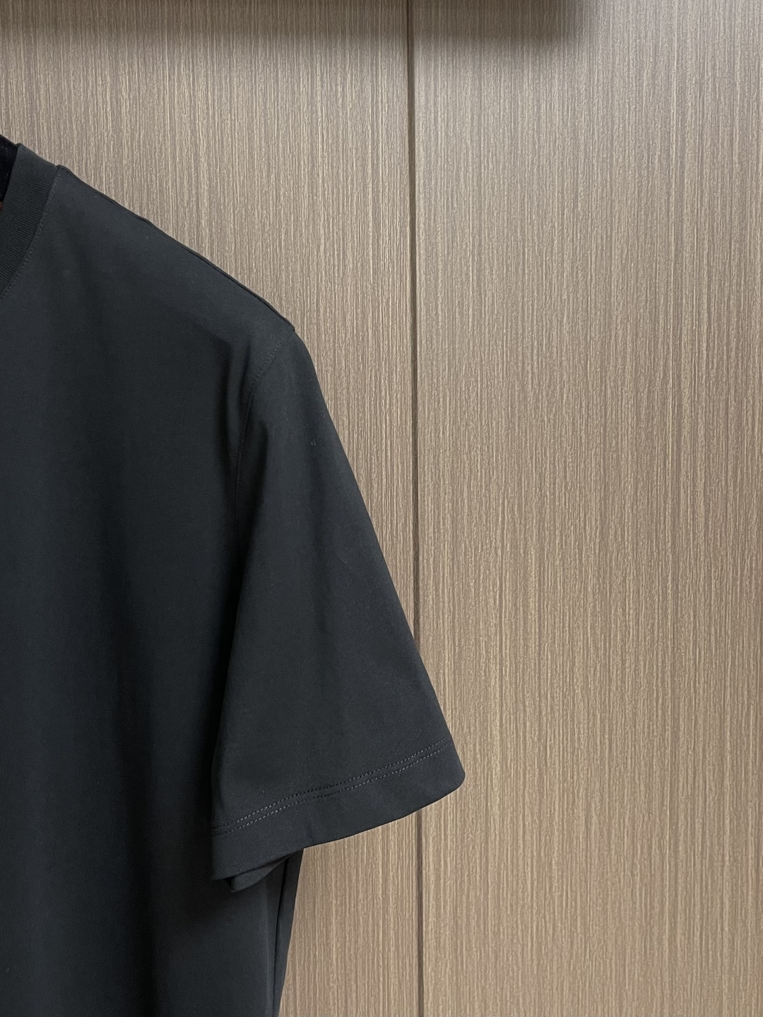 Zegna 2026SS 压印logo标识净色短袖T恤。定制60支三股平纹精棉面料 极致柔软舒适 高端大