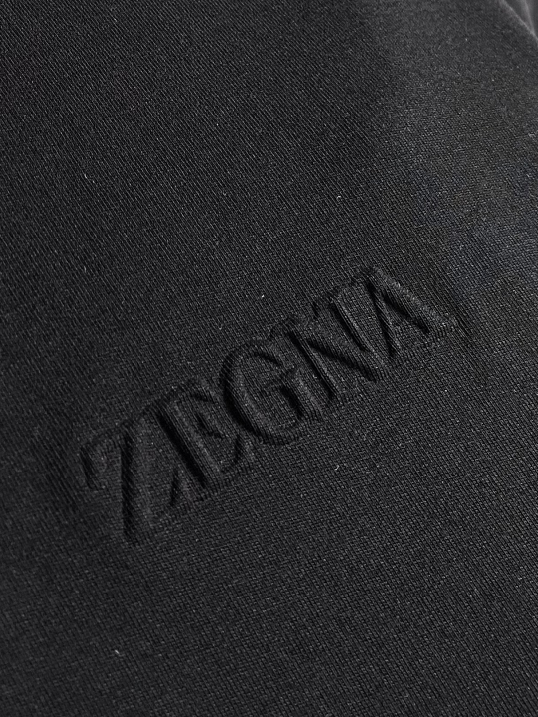 Zegna 2026SS 压印logo标识净色短袖T恤。定制60支三股平纹精棉面料 极致柔软舒适 高端大