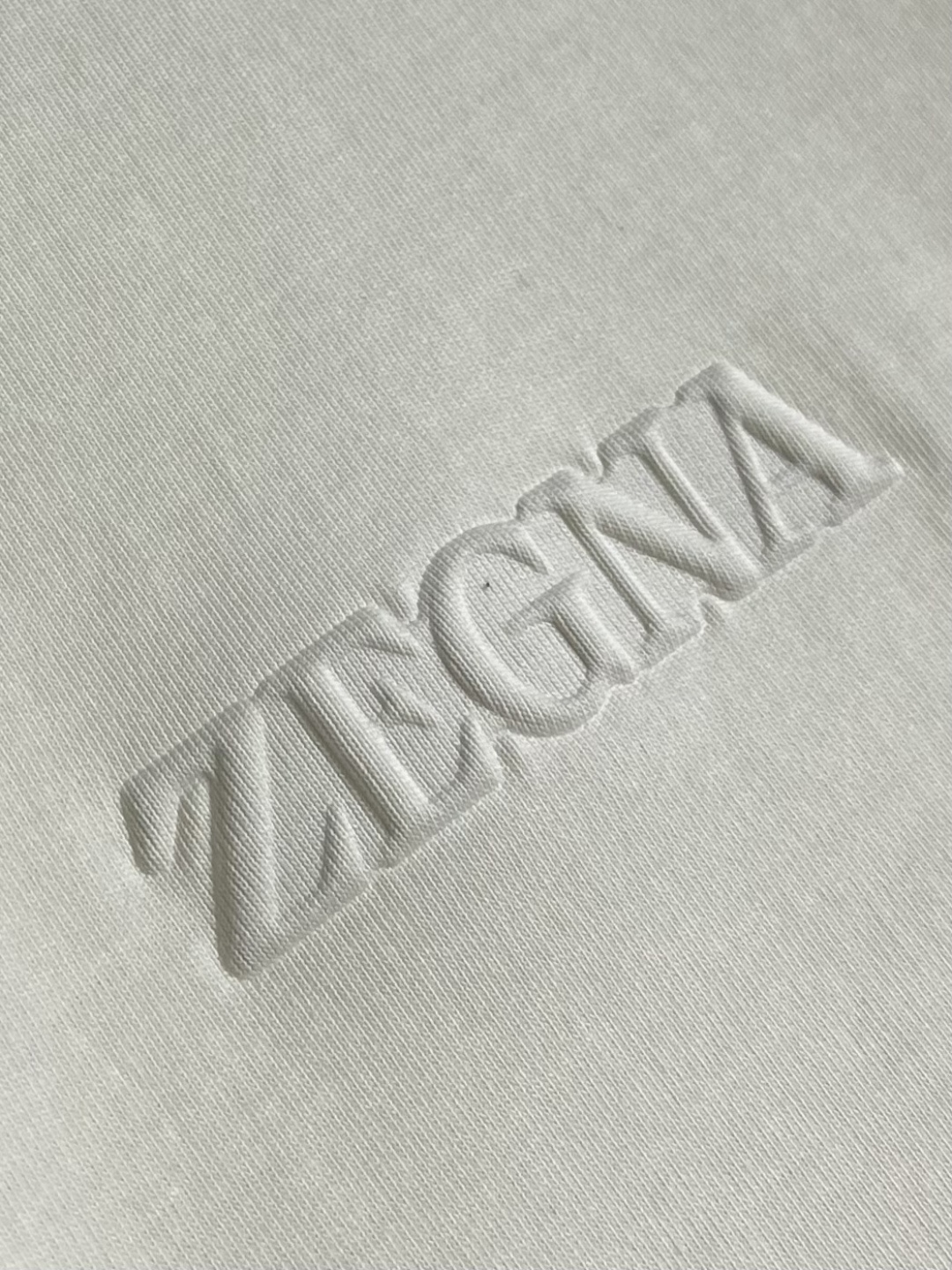 Zegna 2026SS 压印logo标识净色短袖T恤。定制60支三股平纹精棉面料 极致柔软舒适 高端大