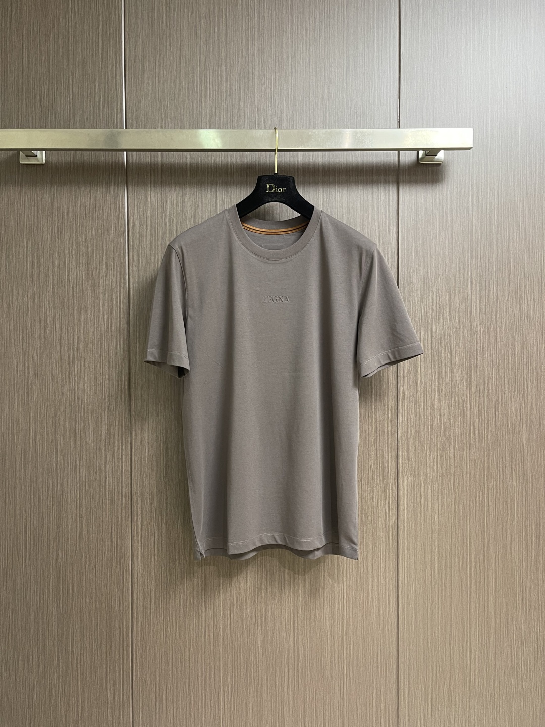 Zegna 2026SS 压印logo标识净色短袖T恤。定制60支三股平纹精棉面料 极致柔软舒适 高端大