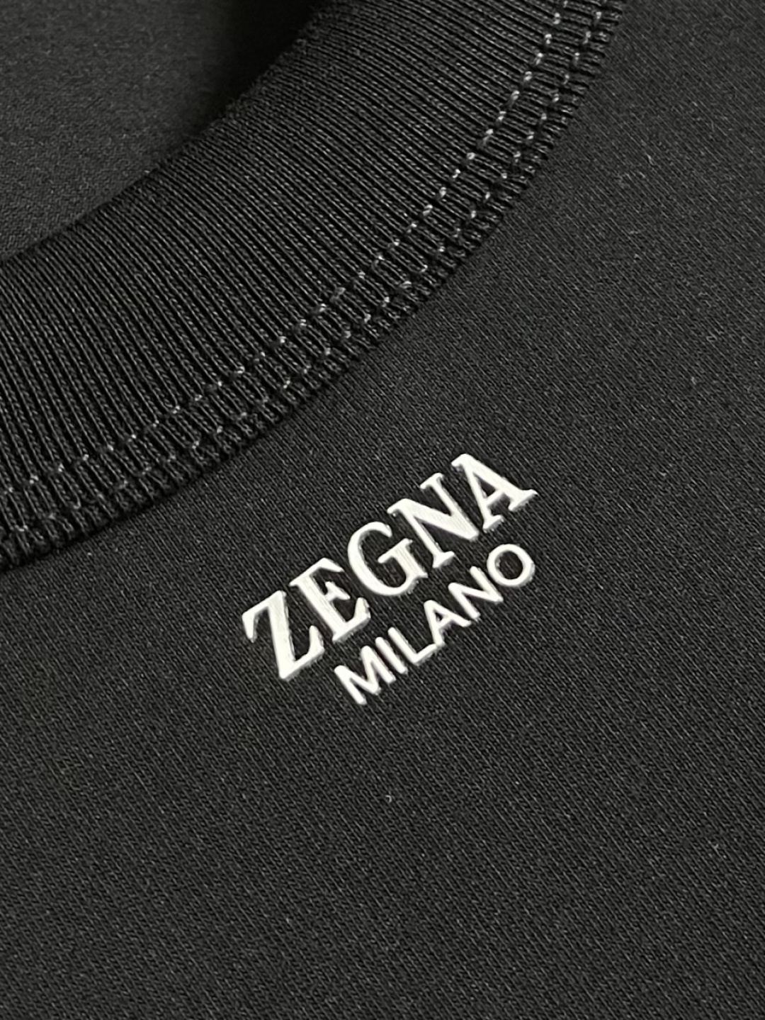 Zegna 杰尼亚2026ss新款圆领短袖T恤，定制新疆长绒棉面料，胶印logo标识 高弹面料、久穿不易