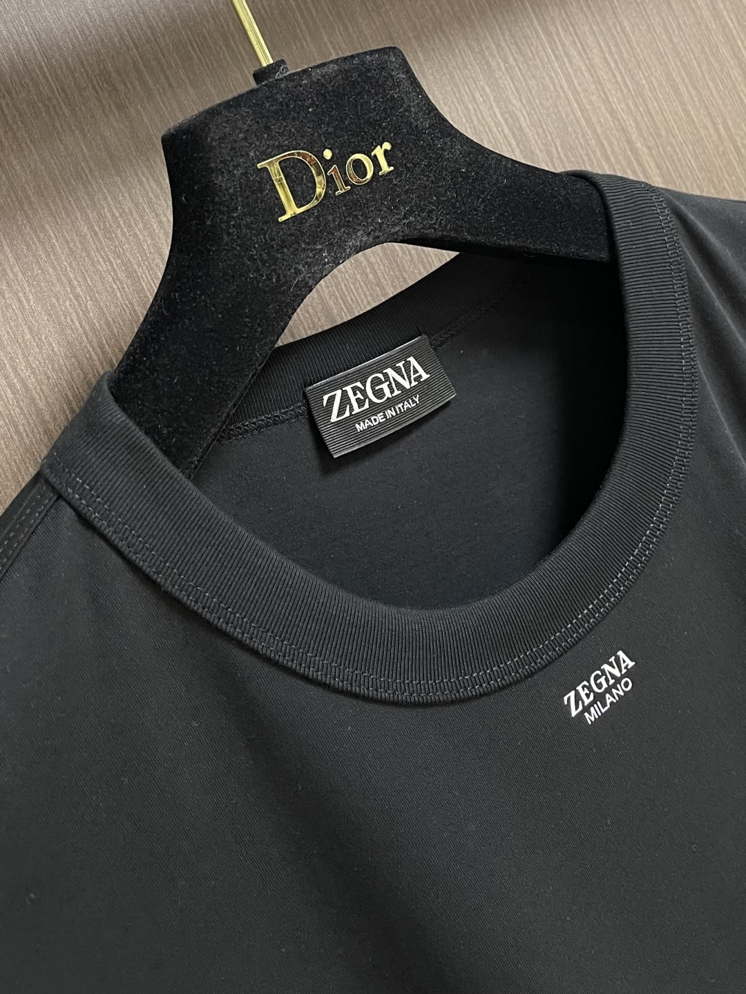Zegna 杰尼亚2026ss新款圆领短袖T恤，定制新疆长绒棉面料，胶印logo标识 高弹面料、久穿不易