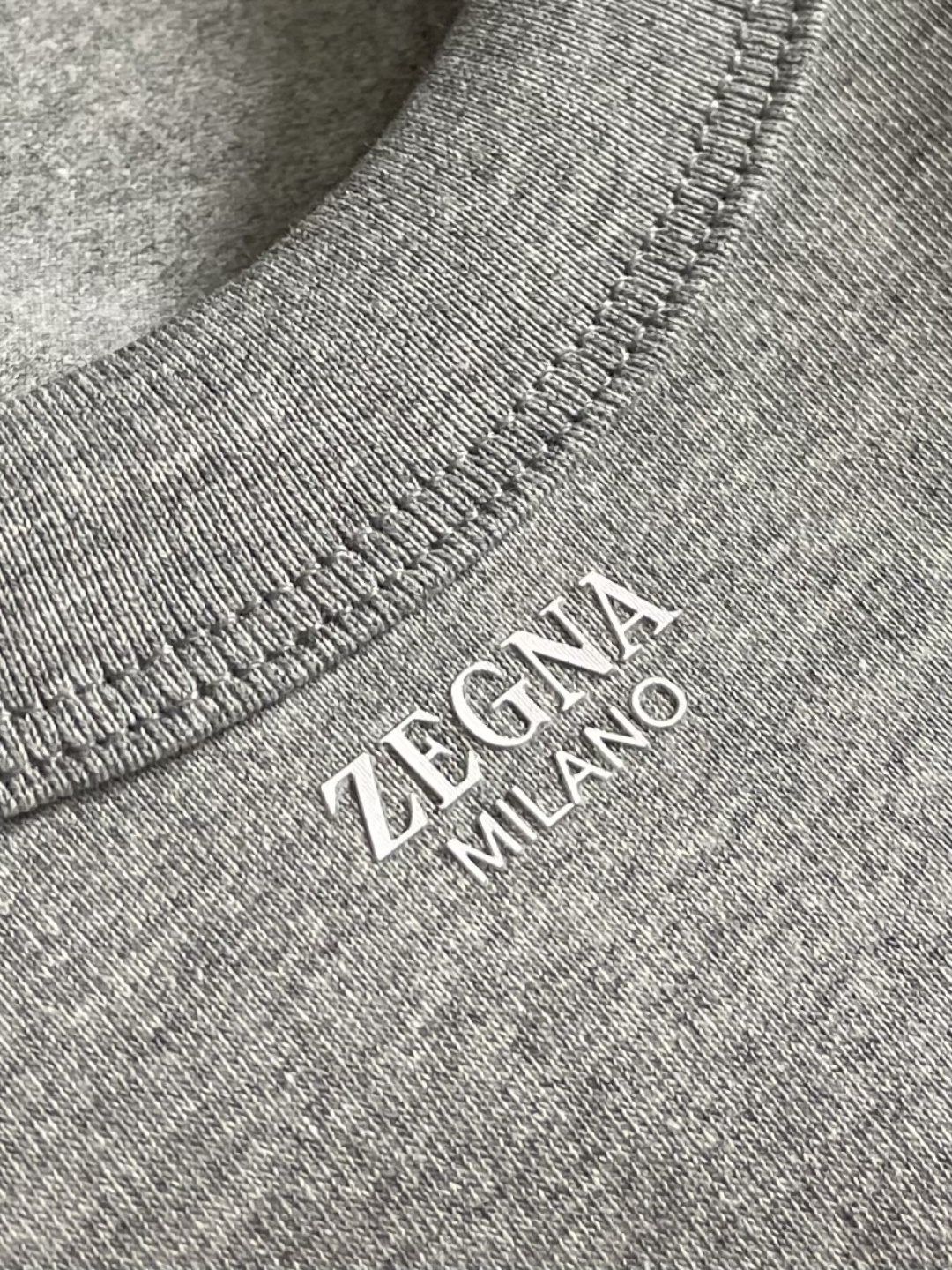 Zegna 杰尼亚2026ss新款圆领短袖T恤，定制新疆长绒棉面料，胶印logo标识 高弹面料、久穿不易