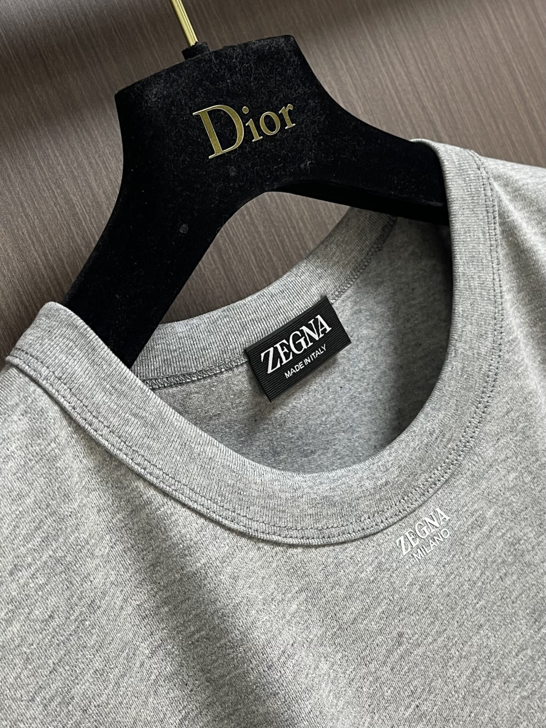 Zegna 杰尼亚2026ss新款圆领短袖T恤，定制新疆长绒棉面料，胶印logo标识 高弹面料、久穿不易