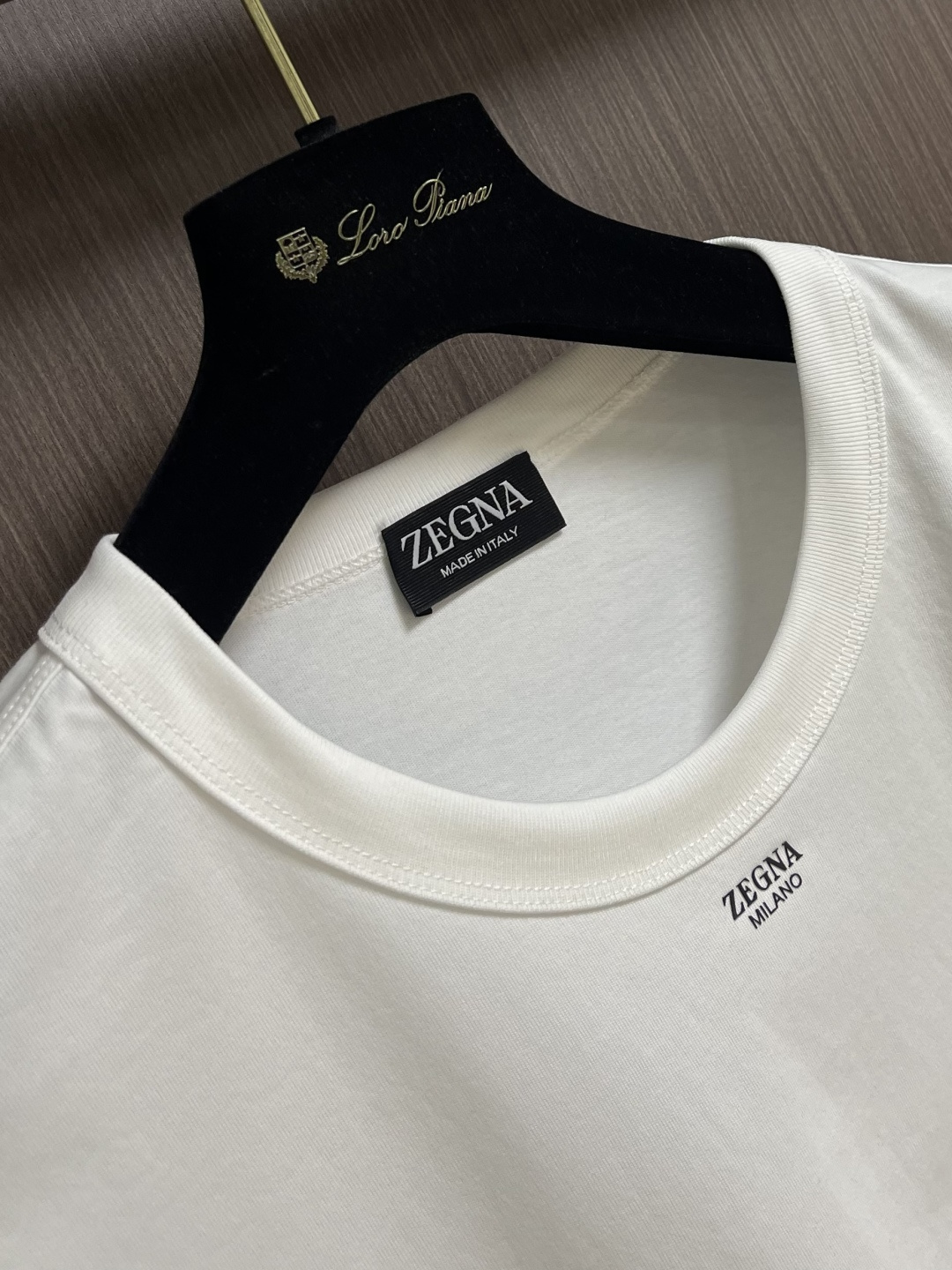 Zegna 杰尼亚2026ss新款圆领短袖T恤，定制新疆长绒棉面料，胶印logo标识 高弹面料、久穿不易