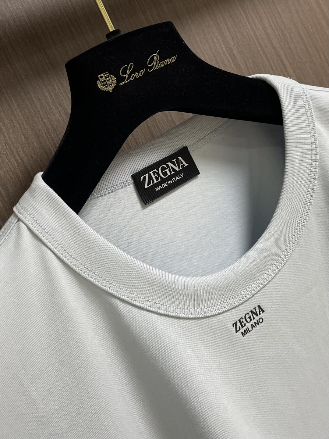 Zegna 杰尼亚2026ss新款圆领短袖T恤，定制新疆长绒棉面料，胶印logo标识 高弹面料、久穿不易