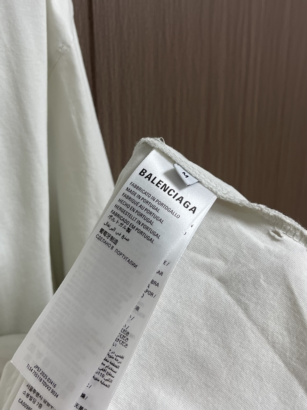 Balenciaga 做旧印花字母短袖T恤 定制密织平纹针织料 质感卓越 舒适贴肤 以浓郁而纯粹的洗水黑
