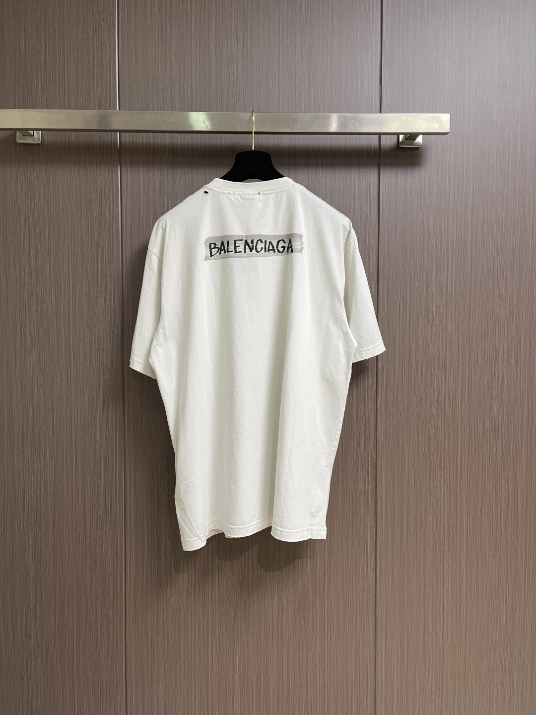 Balenciaga 做旧印花字母短袖T恤 定制密织平纹针织料 质感卓越 舒适贴肤 以浓郁而纯粹的洗水黑