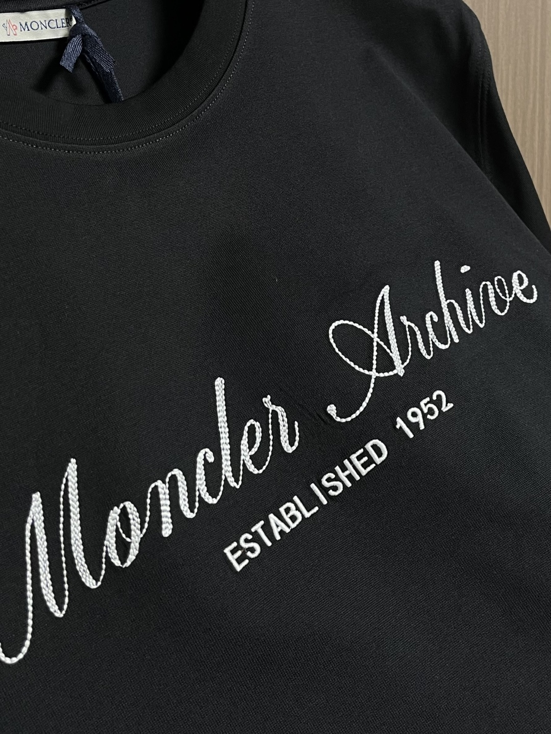 Moncler 2026SS春夏新品字母植绒印花标识短袖T恤，正面