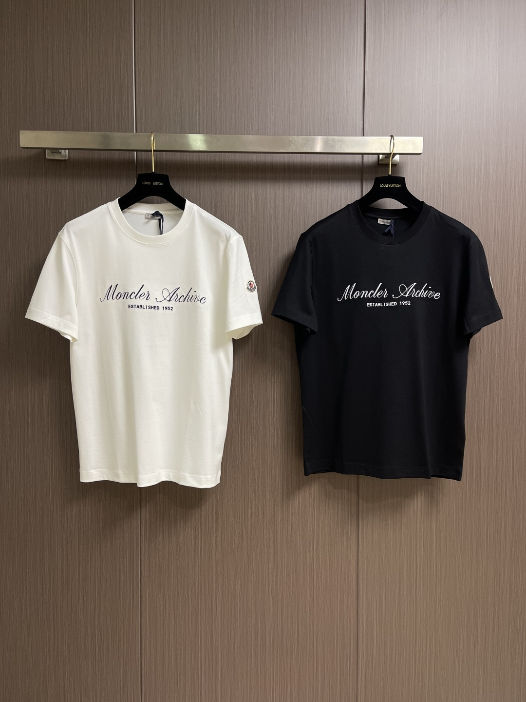 Moncler 2026SS春夏新品字母植绒印花标识短袖T恤，正面