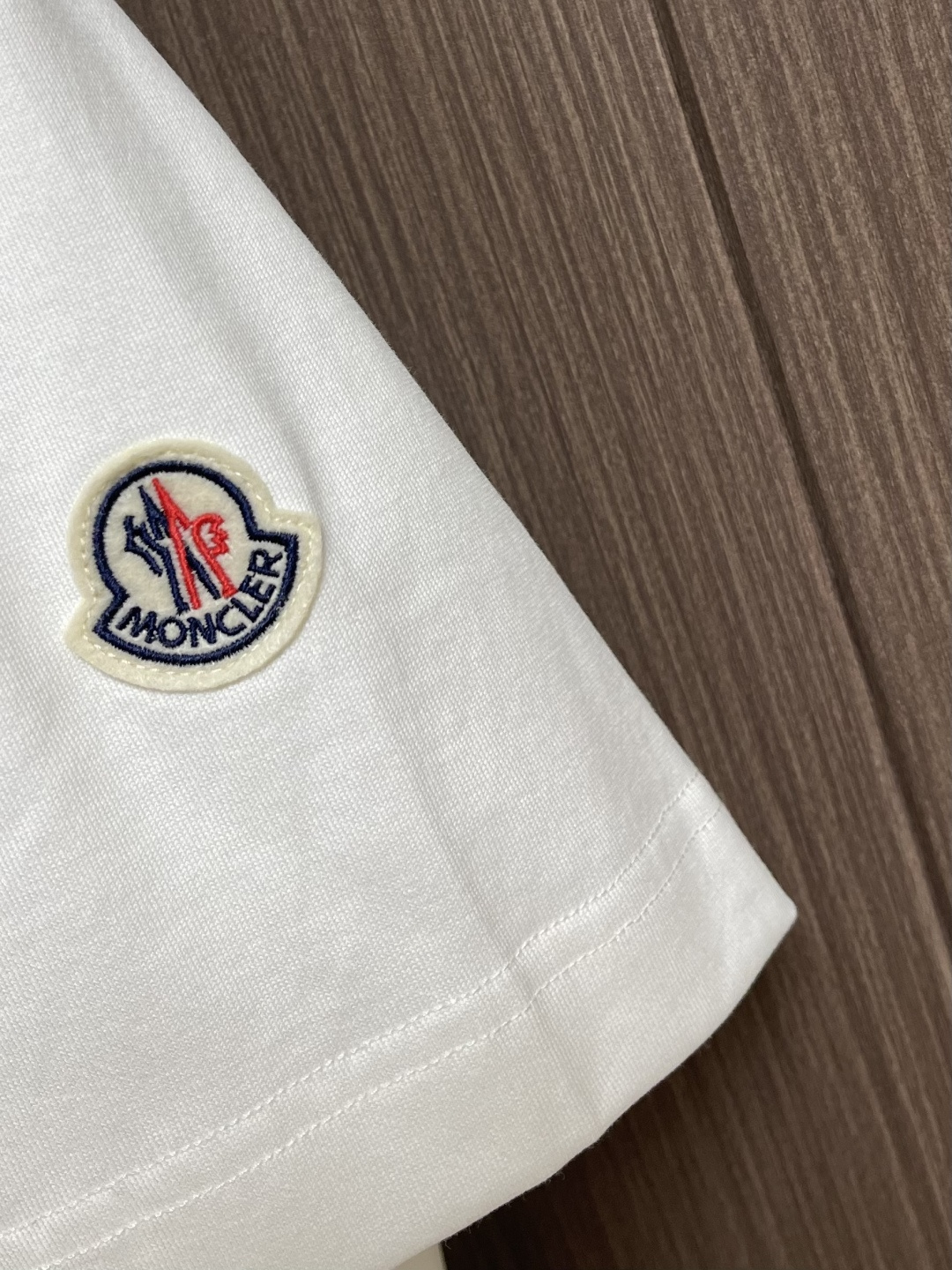 Moncler 2026SS春夏新品字母植绒印花标识短袖T恤，正面