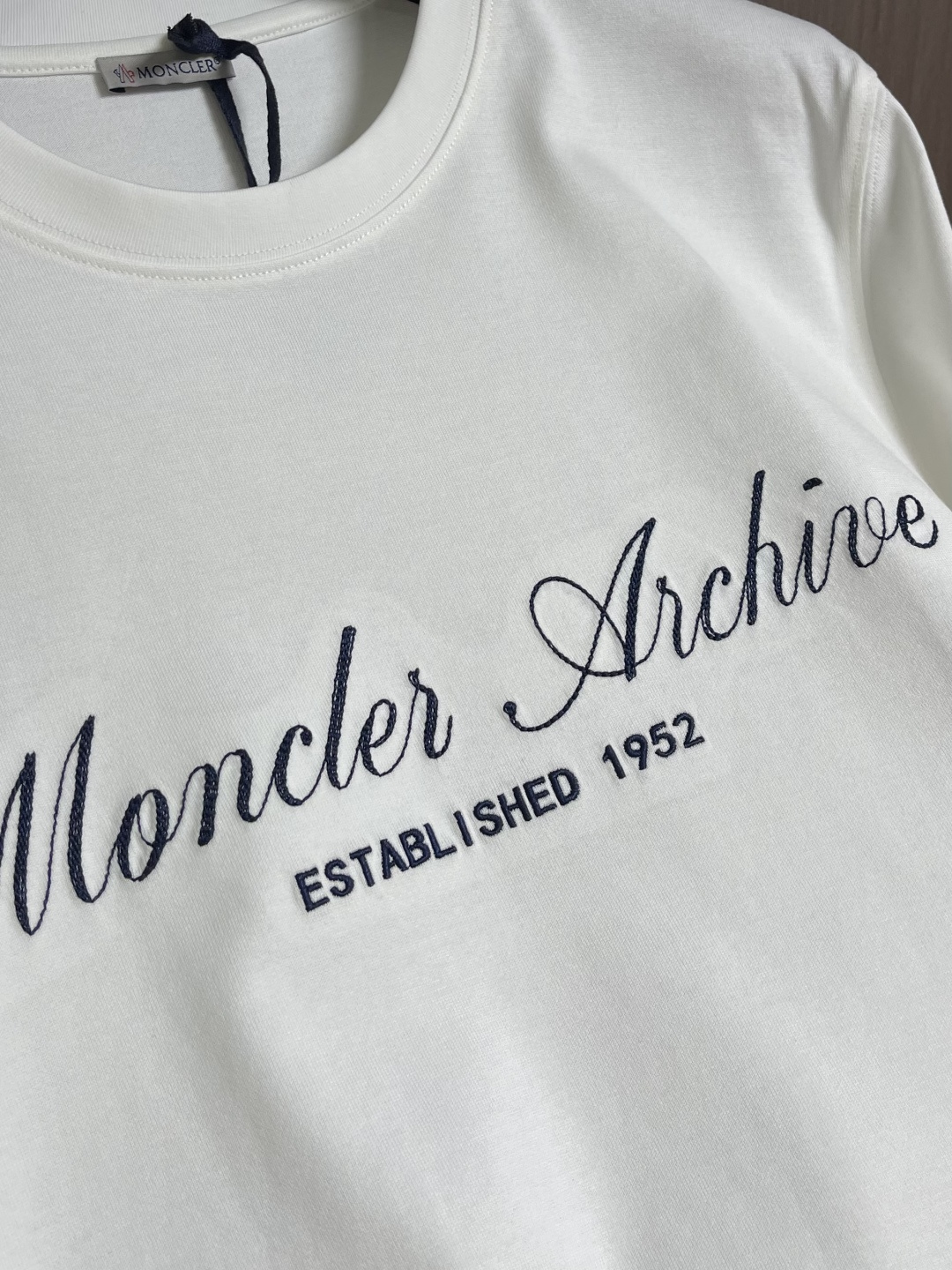 Moncler 2026SS春夏新品字母植绒印花标识短袖T恤，正面