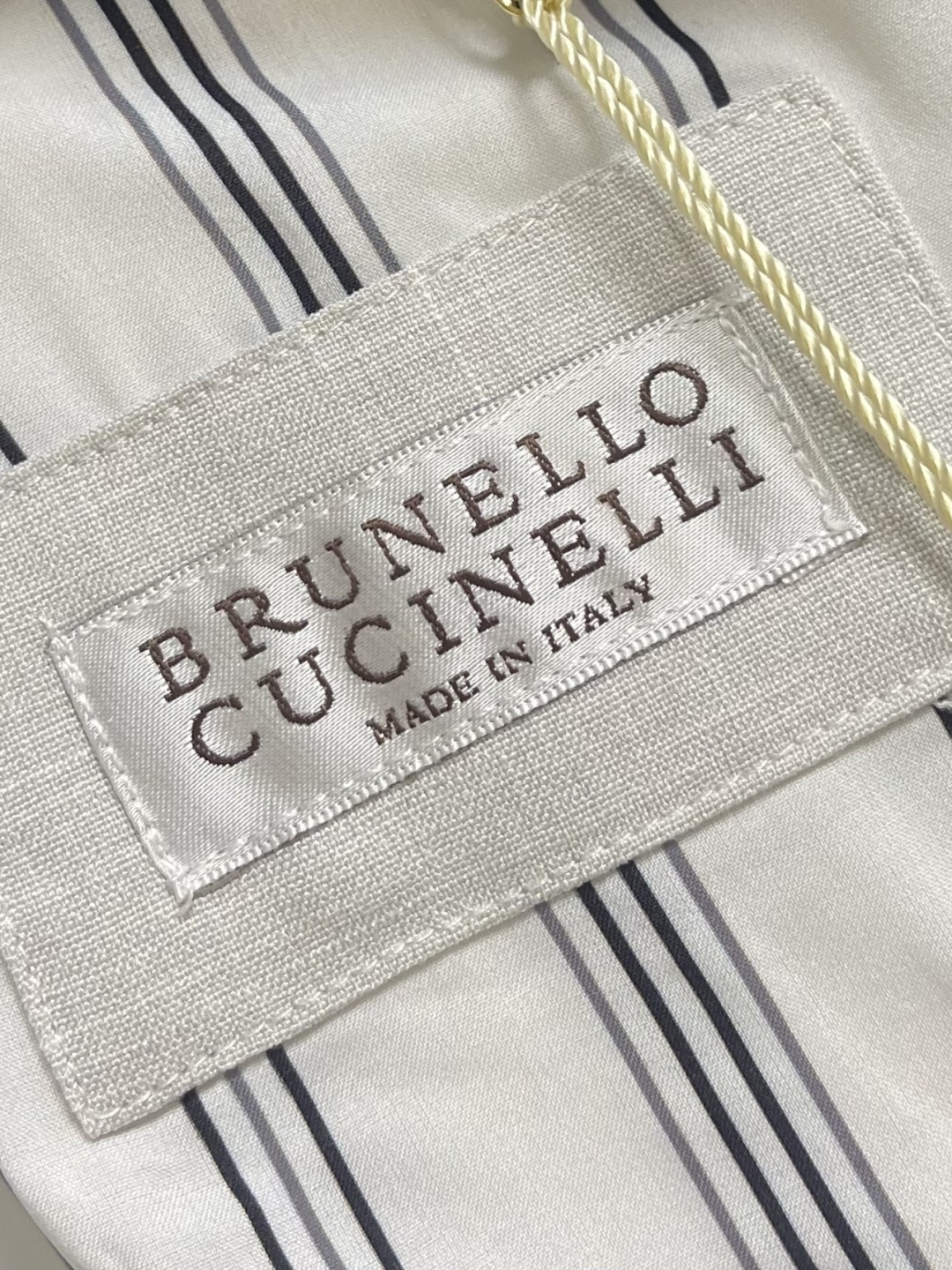 BrunelloCucinelli布鲁内洛·库奇内利 BC 长袖立领夹克外套，臻选高端弹力纯棉面料，手感