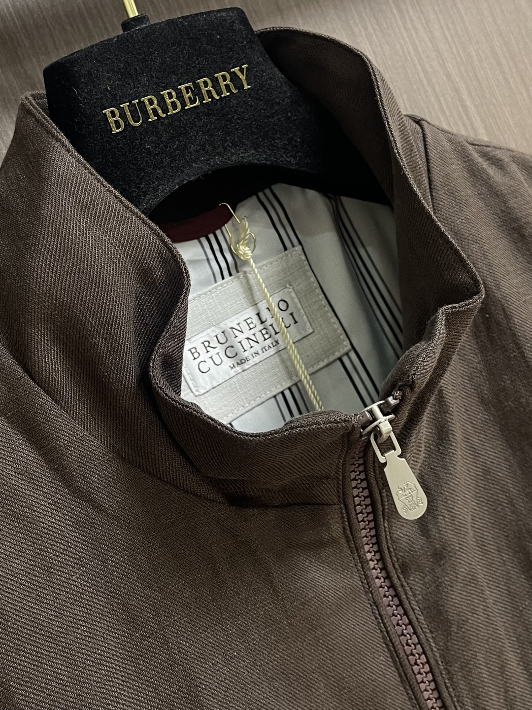 BrunelloCucinelli布鲁内洛·库奇内利 BC 长袖立领夹克外套，臻选高端弹力纯棉面料，手感