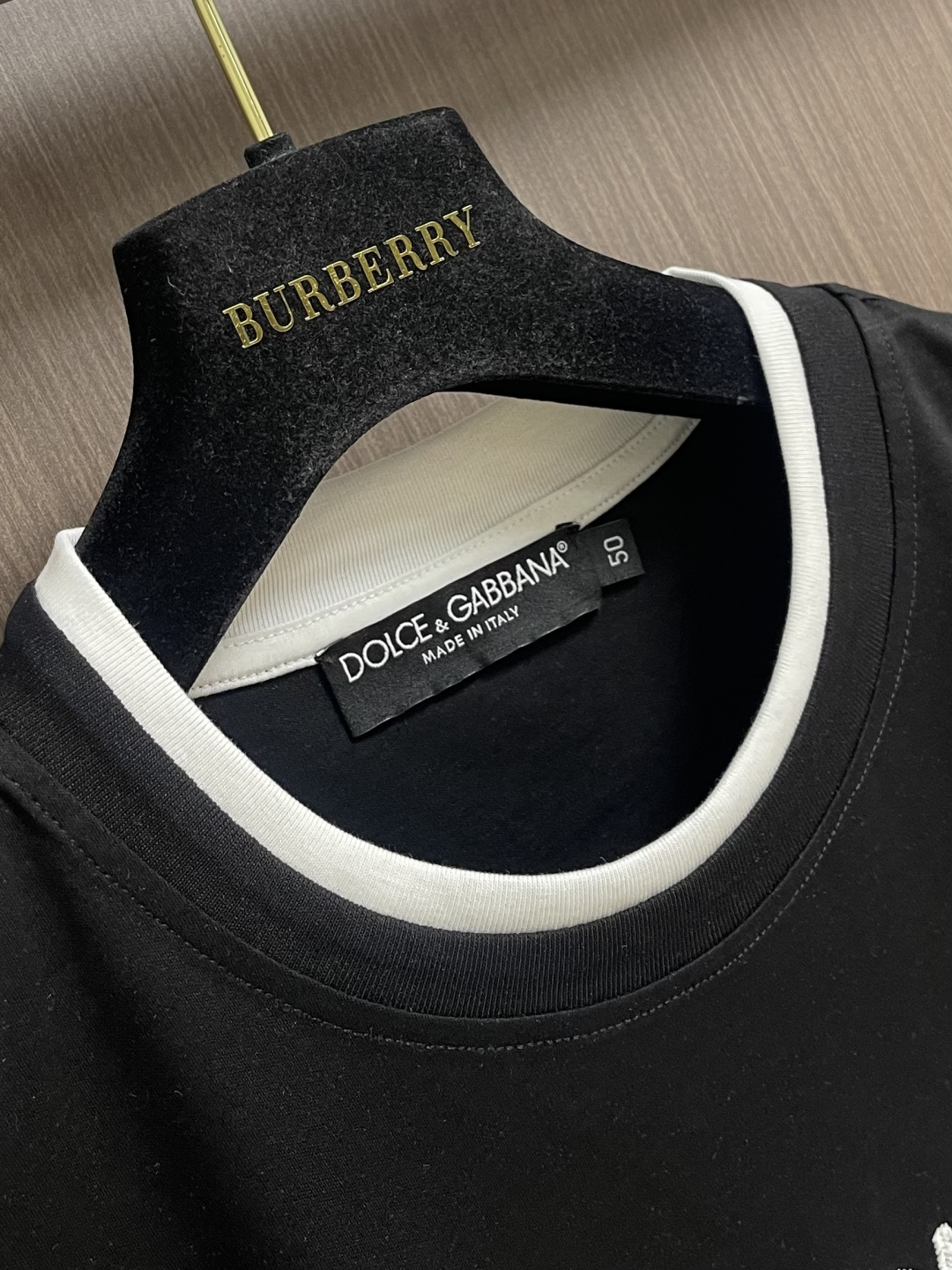 DG DOLCE GABBANA 杜嘉班纳2026SS春夏短袖T恤，定制纯棉面料，胸前品牌字母logo刺