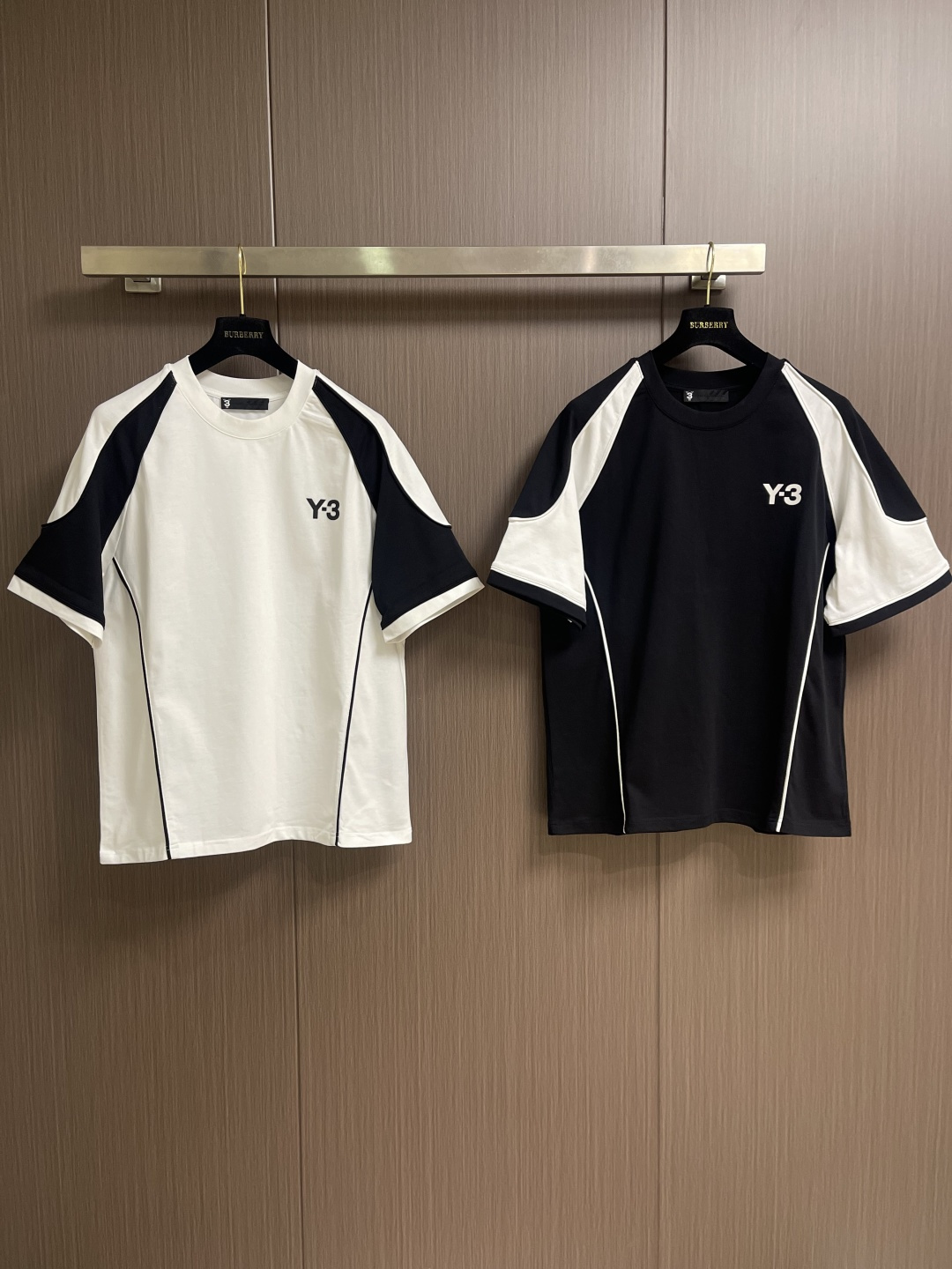 Y3 2026SS早春新款机能风黑白拼接款阔版短袖T恤，版型设计上身腔调十足，裁剪工艺走线工整！无论是上