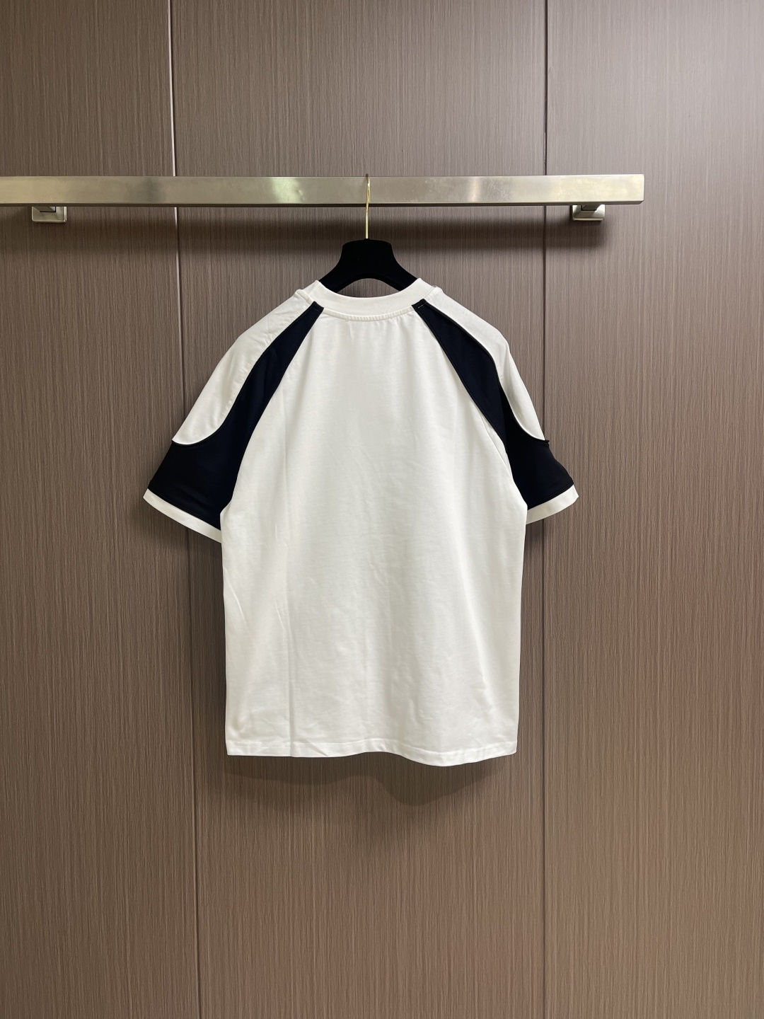 Y3 2026SS早春新款机能风黑白拼接款阔版短袖T恤，版型设计上身腔调十足，裁剪工艺走线工整！无论是上