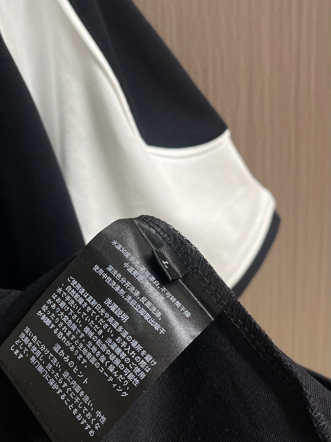 Y3 2026SS早春新款机能风黑白拼接款阔版短袖T恤，版型设计上身腔调十足，裁剪工艺走线工整！无论是上