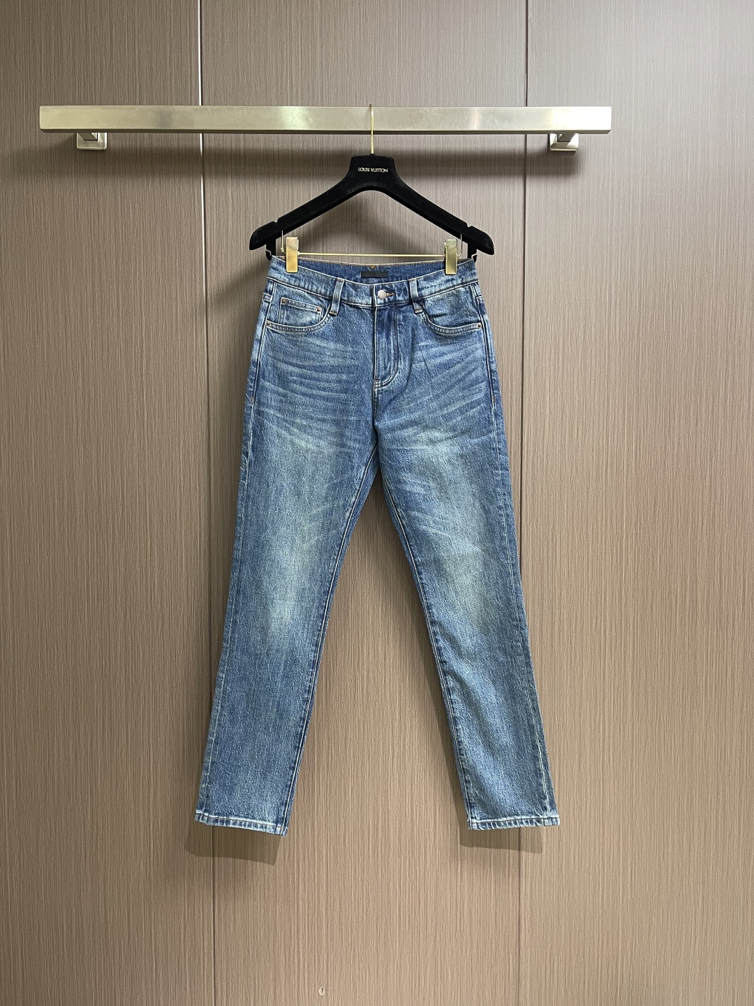 NO:745940,Prada 2026SS early spring new brand logo jeans, original customized replica, customer-supplied hardware accessories, original quality, imported denim fabrics, heavy industrial washing, fine workmanship and routing, excellent upper body!  Preferred items. Sizes 30-38, no 35, 37, prada, jeans,19860909Prada 2026SS早春新款品牌标识牛仔裤 原版定制复刻 客供五金辅料 原单品质 进口牛仔面料重工洗水 做工走线精细 上身绝佳！优选单品.尺码30-38 无35 37,,prada,jeans,,Men's clothing