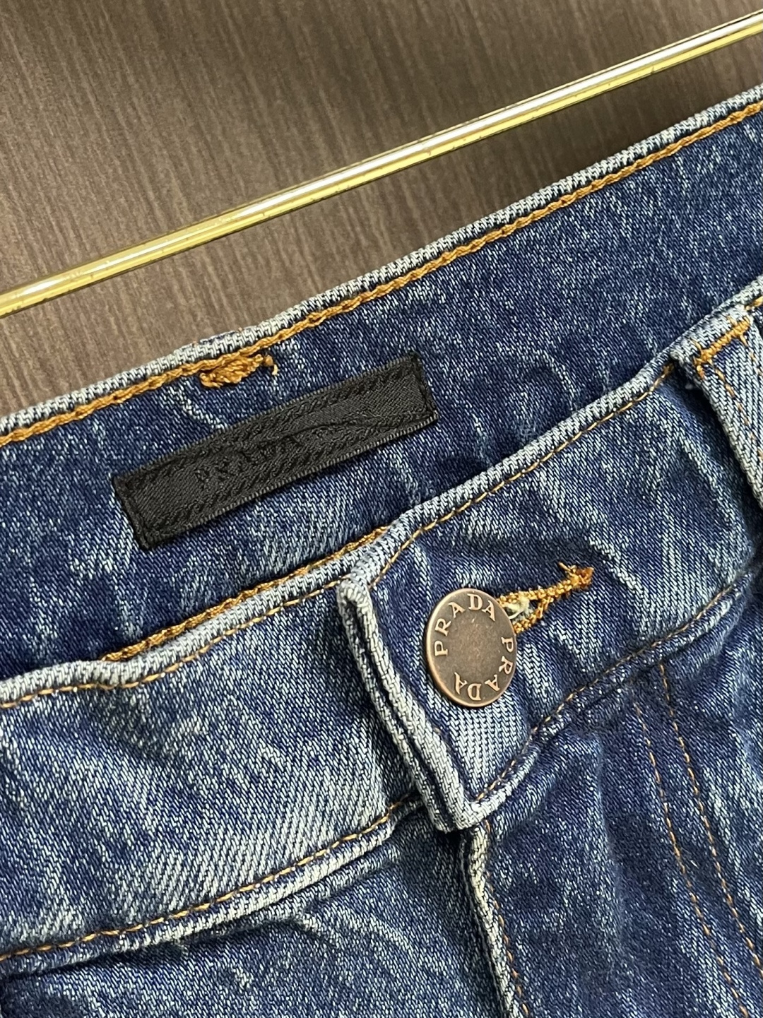 Prada 2026SS早春新款品牌标识牛仔裤 原版定制复刻 客供五金辅料 原单品质 进口牛仔面料重工洗