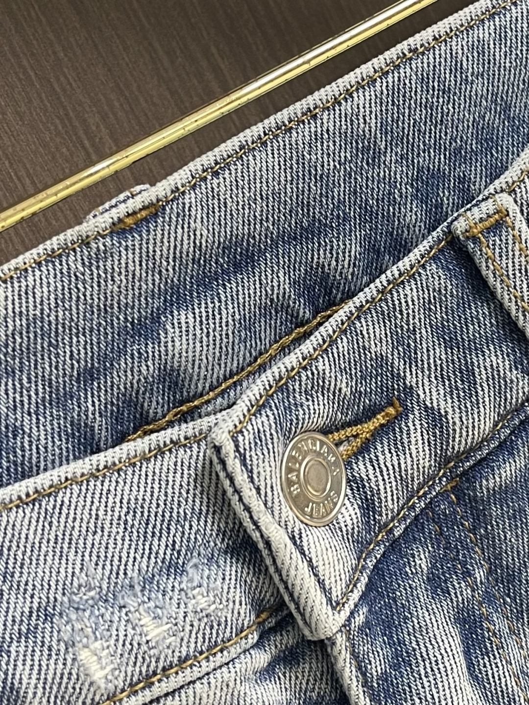 Balenciaga 2026ss 侧边织带水洗牛仔裤，爆款神裤无疑．版型宽松．两侧定制织带．标识感拉满