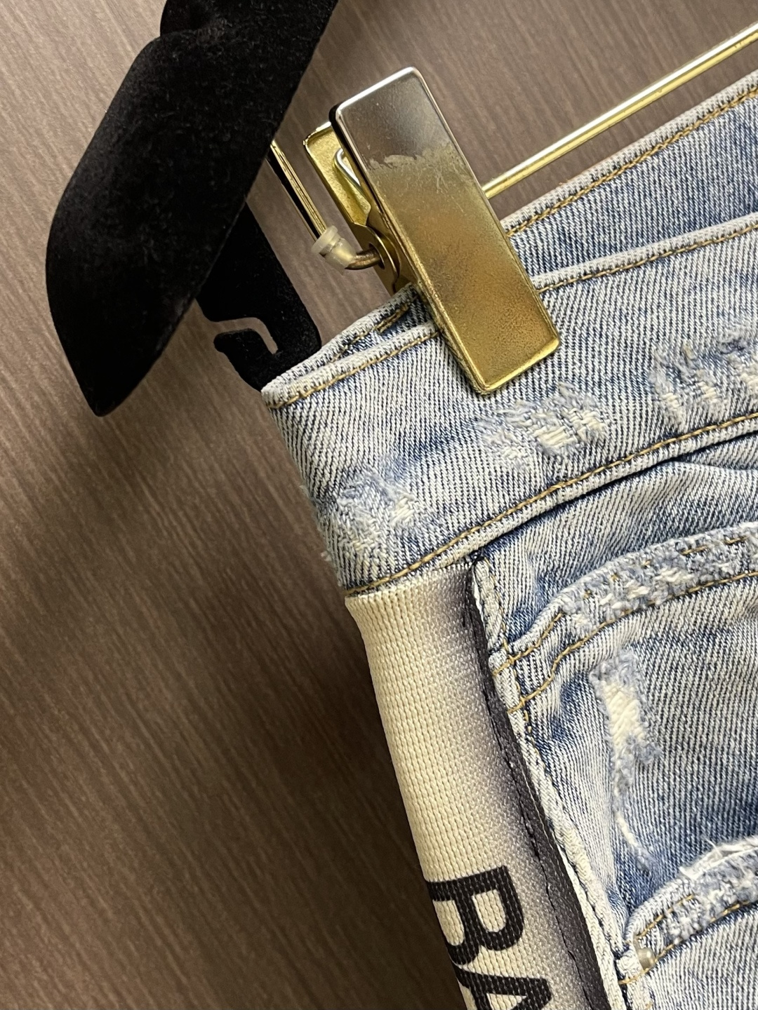Balenciaga 2026ss 侧边织带水洗牛仔裤，爆款神裤无疑．版型宽松．两侧定制织带．标识感拉满