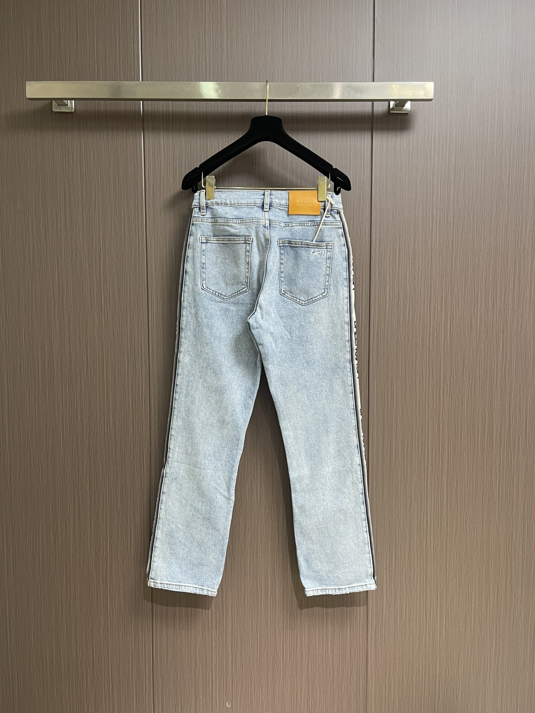Balenciaga 2026ss 侧边织带水洗牛仔裤，爆款神裤无疑．版型宽松．两侧定制织带．标识感拉满