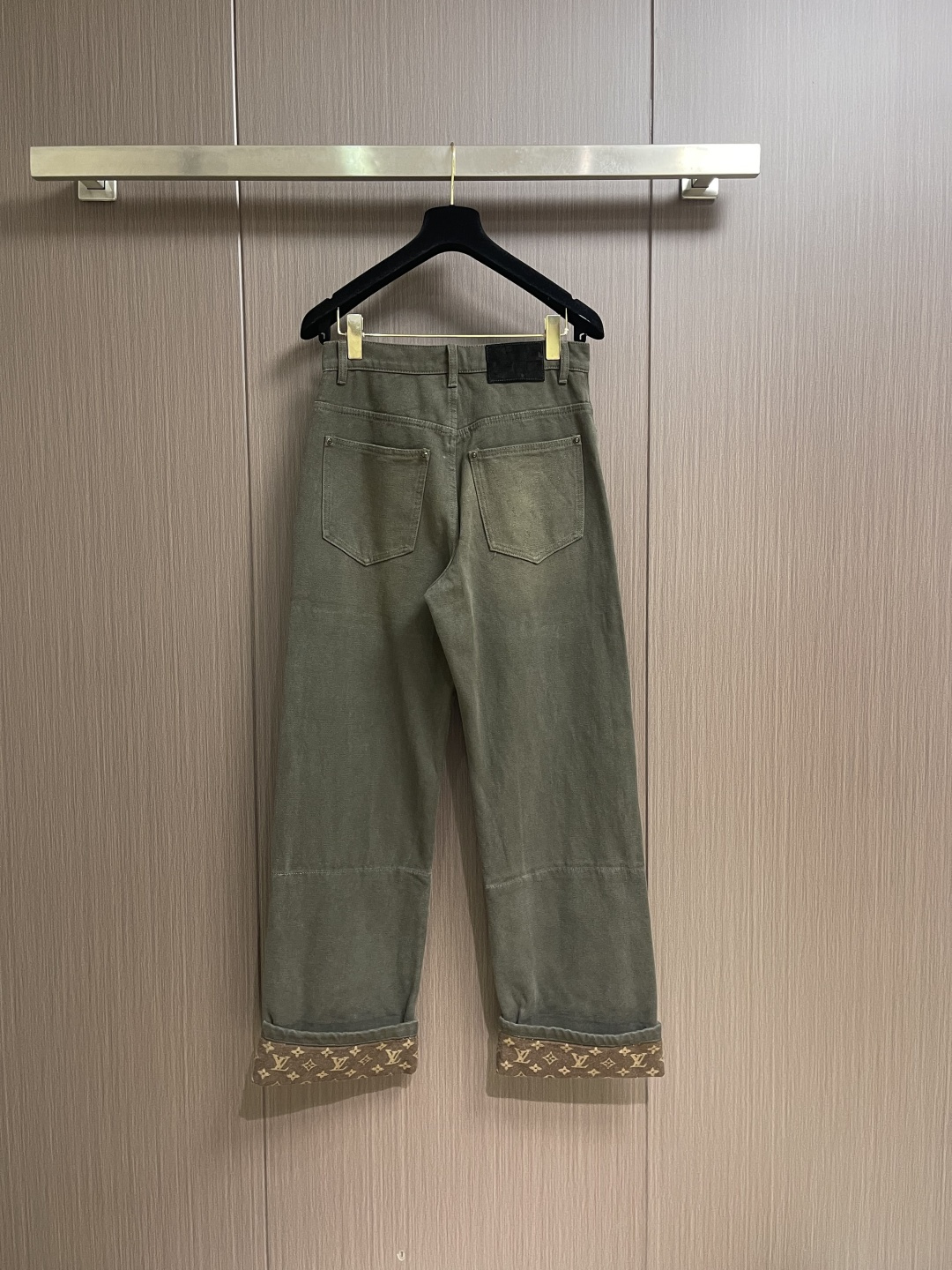 LV 2026ss Monogram 提花翻边牛仔裤，定制定染高克重盎斜纹珠帆牛仔面料，云绒棉袋布，裤腿