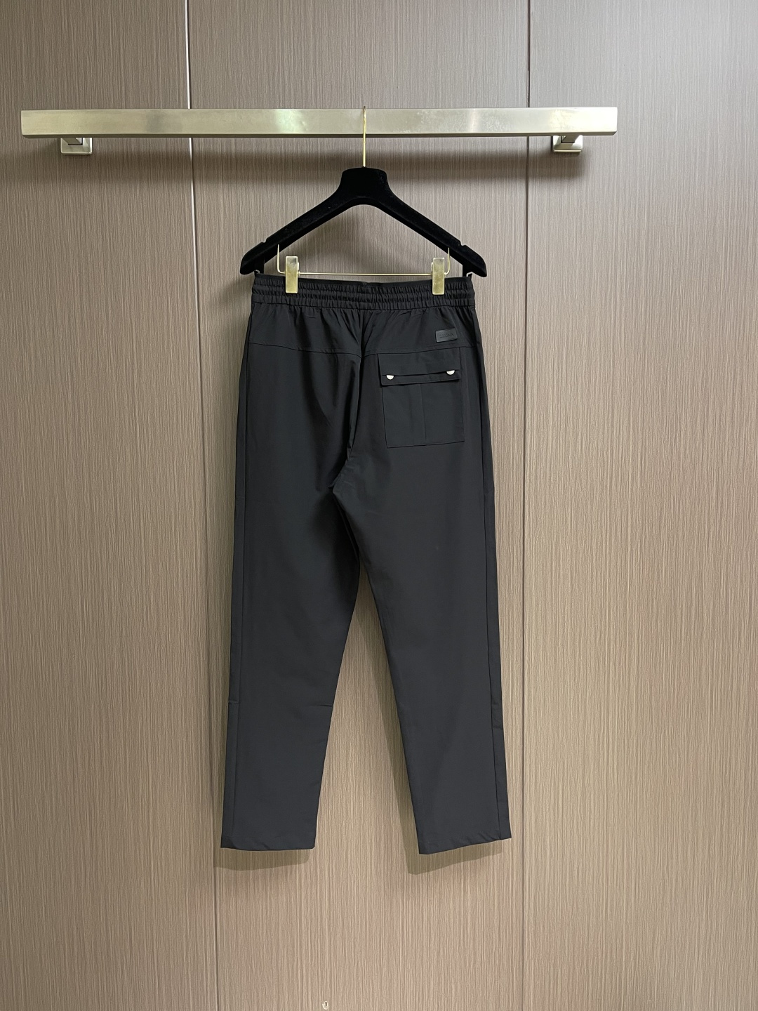 Ermenegildo Zegna 杰尼亚 男士休闲休闲裤，采用客供弹力面料，用料柔软舒适，非常舒适，原