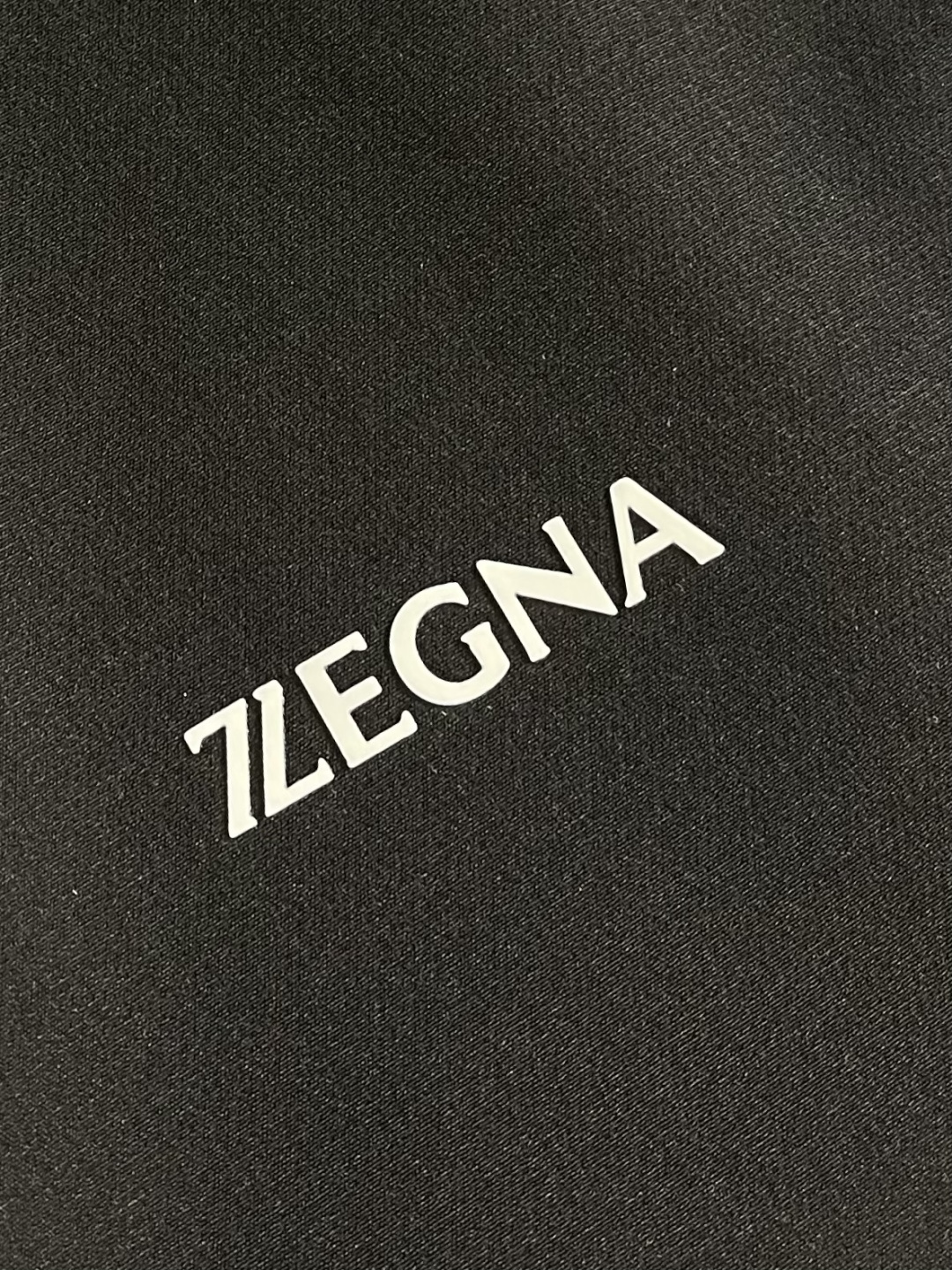 Ermenegildo Zegna 杰尼亚 男士休闲休闲裤，采用客供弹力面料，用料柔软舒适，非常舒适，原