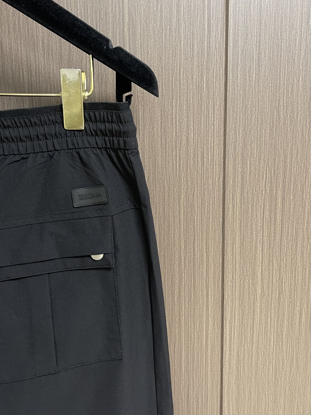 Ermenegildo Zegna 杰尼亚 男士休闲休闲裤，采用客供弹力面料，用料柔软舒适，非常舒适，原