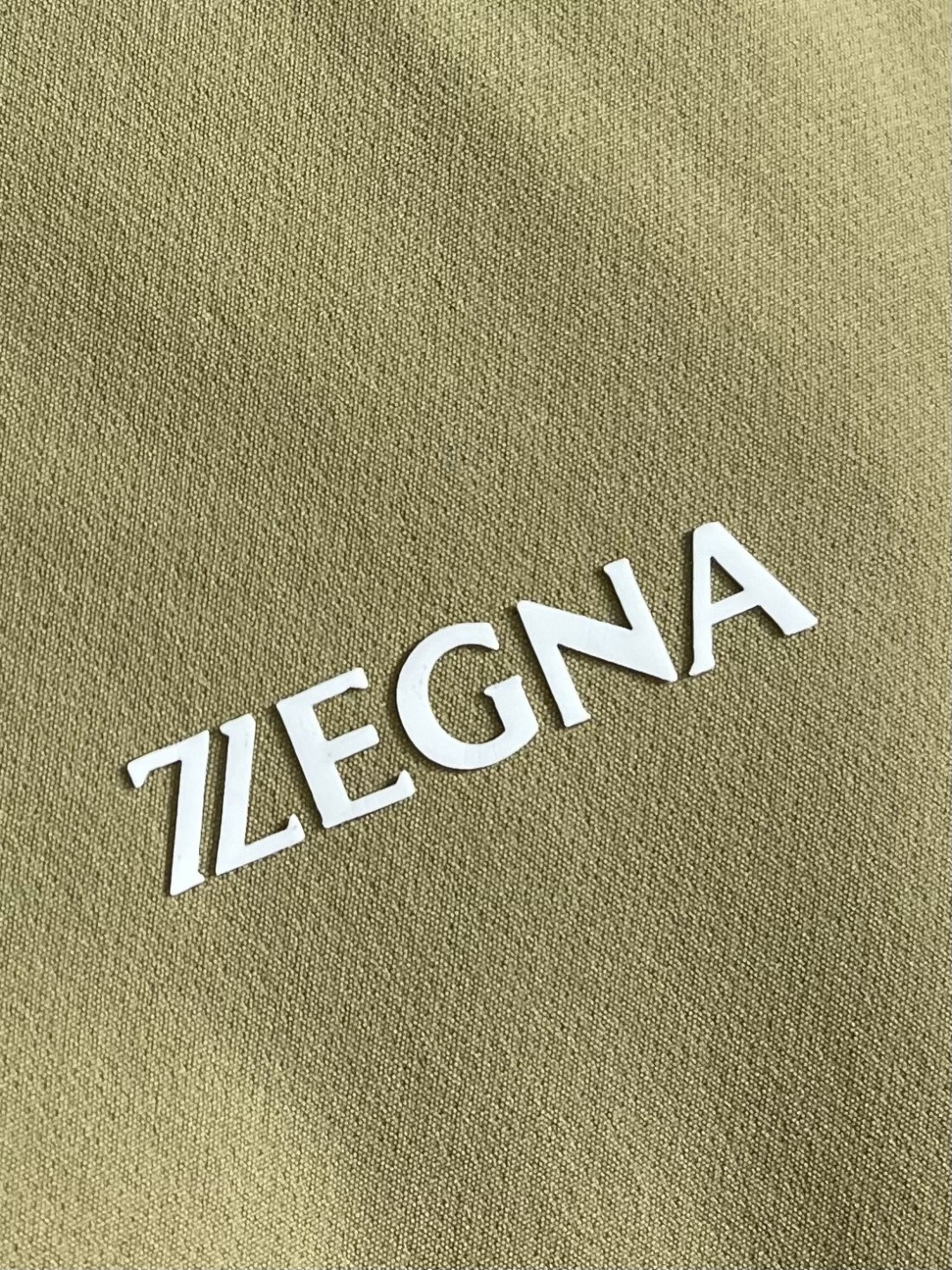 Ermenegildo Zegna 杰尼亚 男士休闲休闲裤，采用客供弹力面料，用料柔软舒适，非常舒适，原