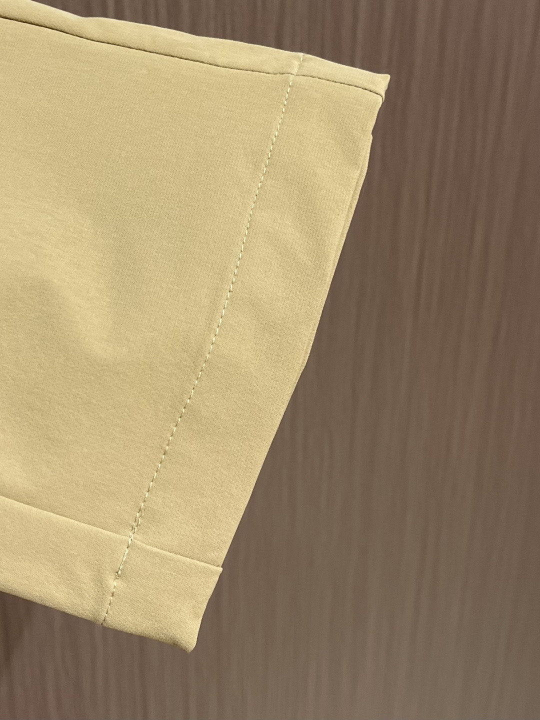 Ermenegildo Zegna 杰尼亚 男士休闲休闲裤，采用客供弹力面料，用料柔软舒适，非常舒适，原