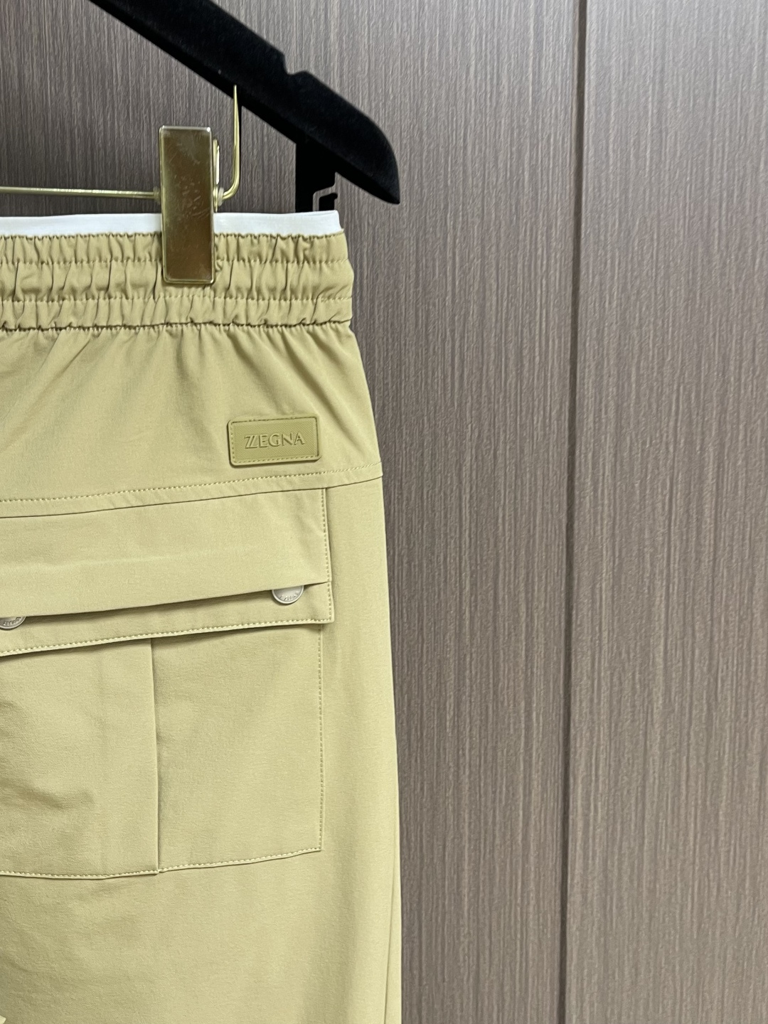 Ermenegildo Zegna 杰尼亚 男士休闲休闲裤，采用客供弹力面料，用料柔软舒适，非常舒适，原