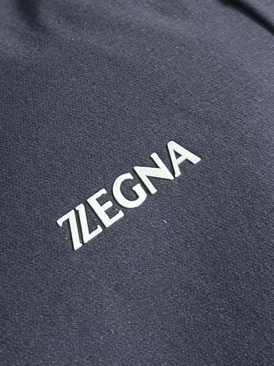 Ermenegildo Zegna 杰尼亚 男士休闲休闲裤，采用客供弹力面料，用料柔软舒适，非常舒适，原