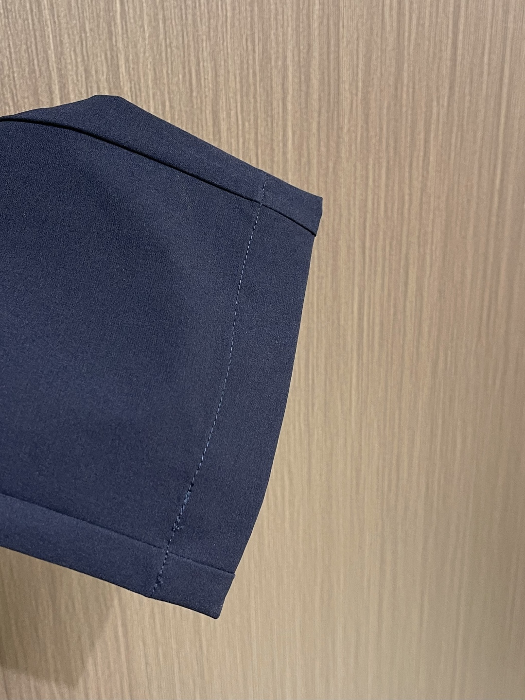 Ermenegildo Zegna 杰尼亚 男士休闲休闲裤，采用客供弹力面料，用料柔软舒适，非常舒适，原