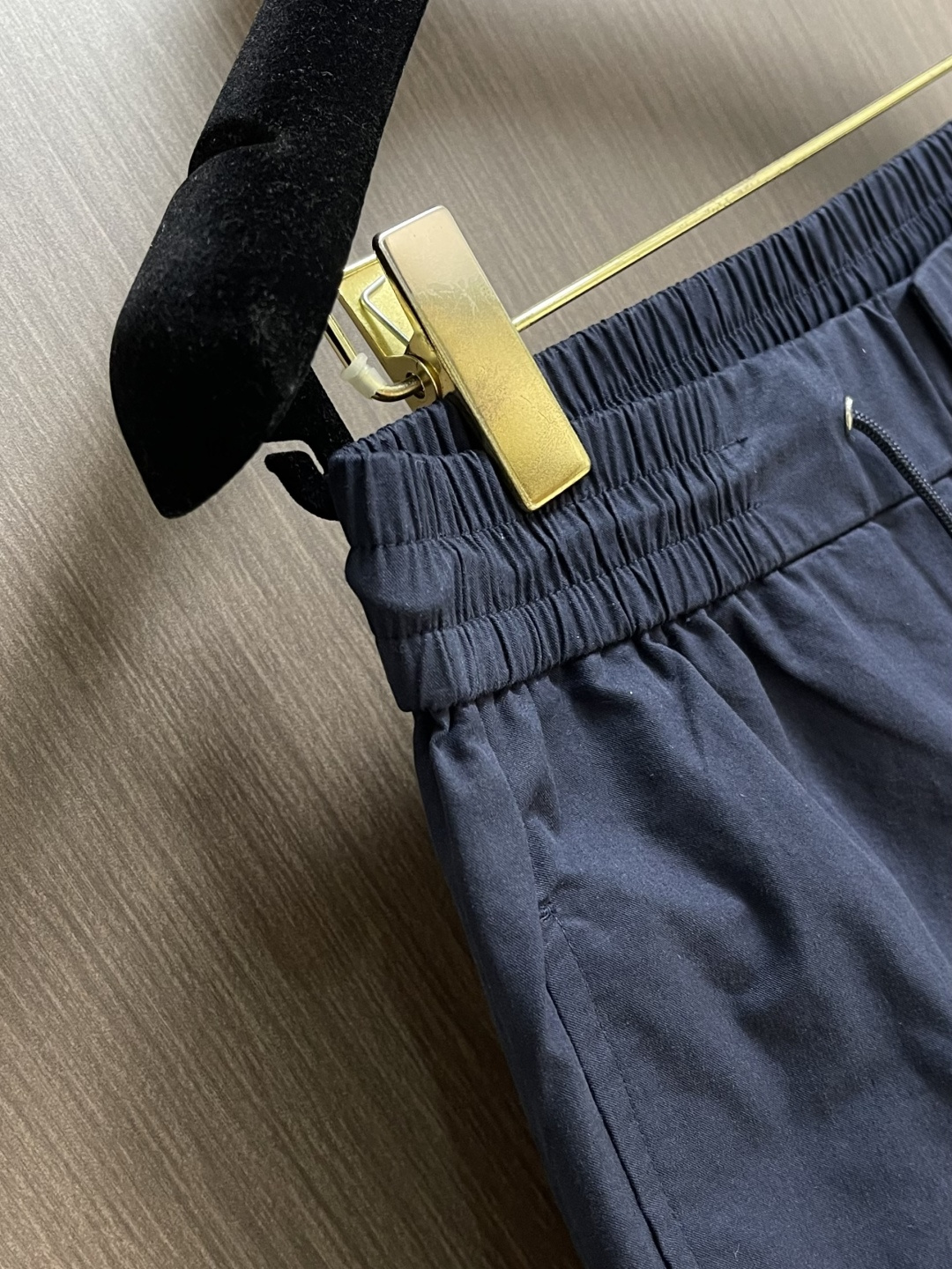 Moncler 2026ss 春夏新品通勤款休闲裤，面料高端定制，质感超好，低调有内涵格调，让你舒适自如