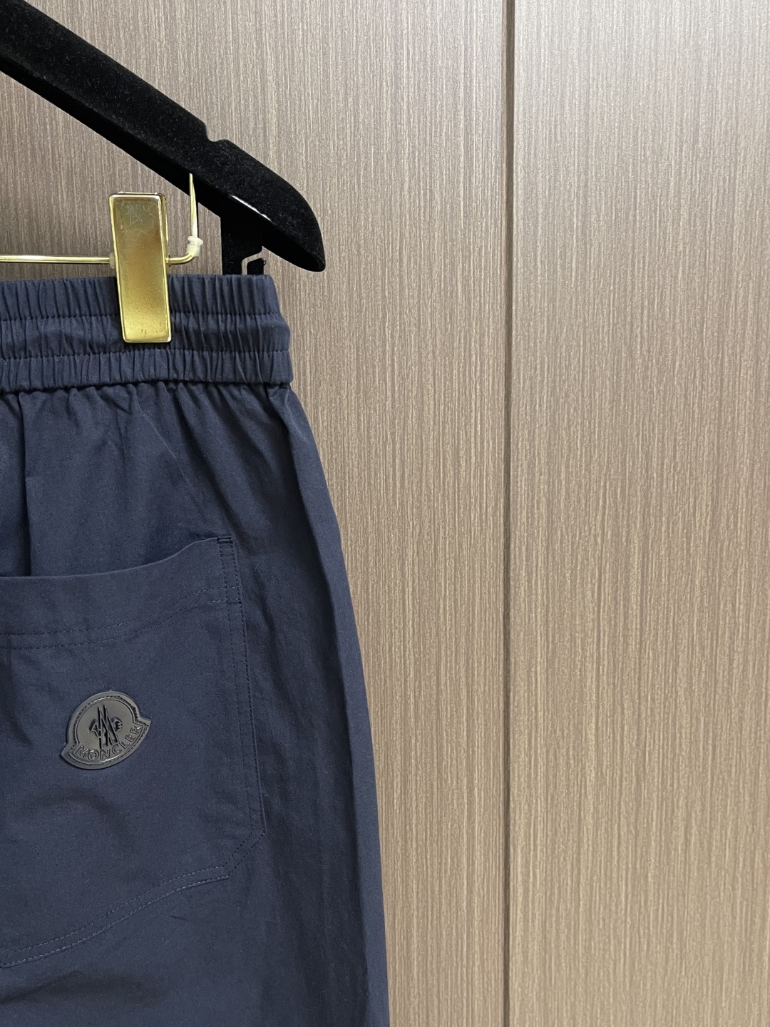 Moncler 2026ss 春夏新品通勤款休闲裤，面料高端定制，质感超好，低调有内涵格调，让你舒适自如