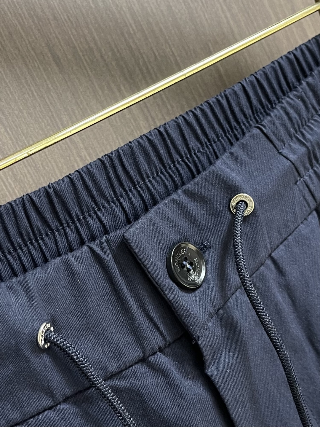Moncler 2026ss 春夏新品通勤款休闲裤，面料高端定制，质感超好，低调有内涵格调，让你舒适自如