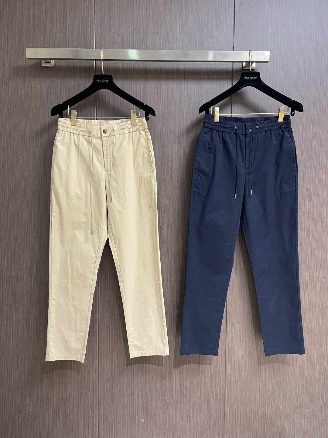 Moncler 2026ss 春夏新品通勤款休闲裤，面料高端定制，质感超好，低调有内涵格调，让你舒适自如