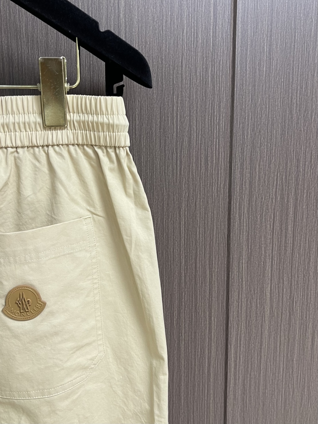 Moncler 2026ss 春夏新品通勤款休闲裤，面料高端定制，质感超好，低调有内涵格调，让你舒适自如