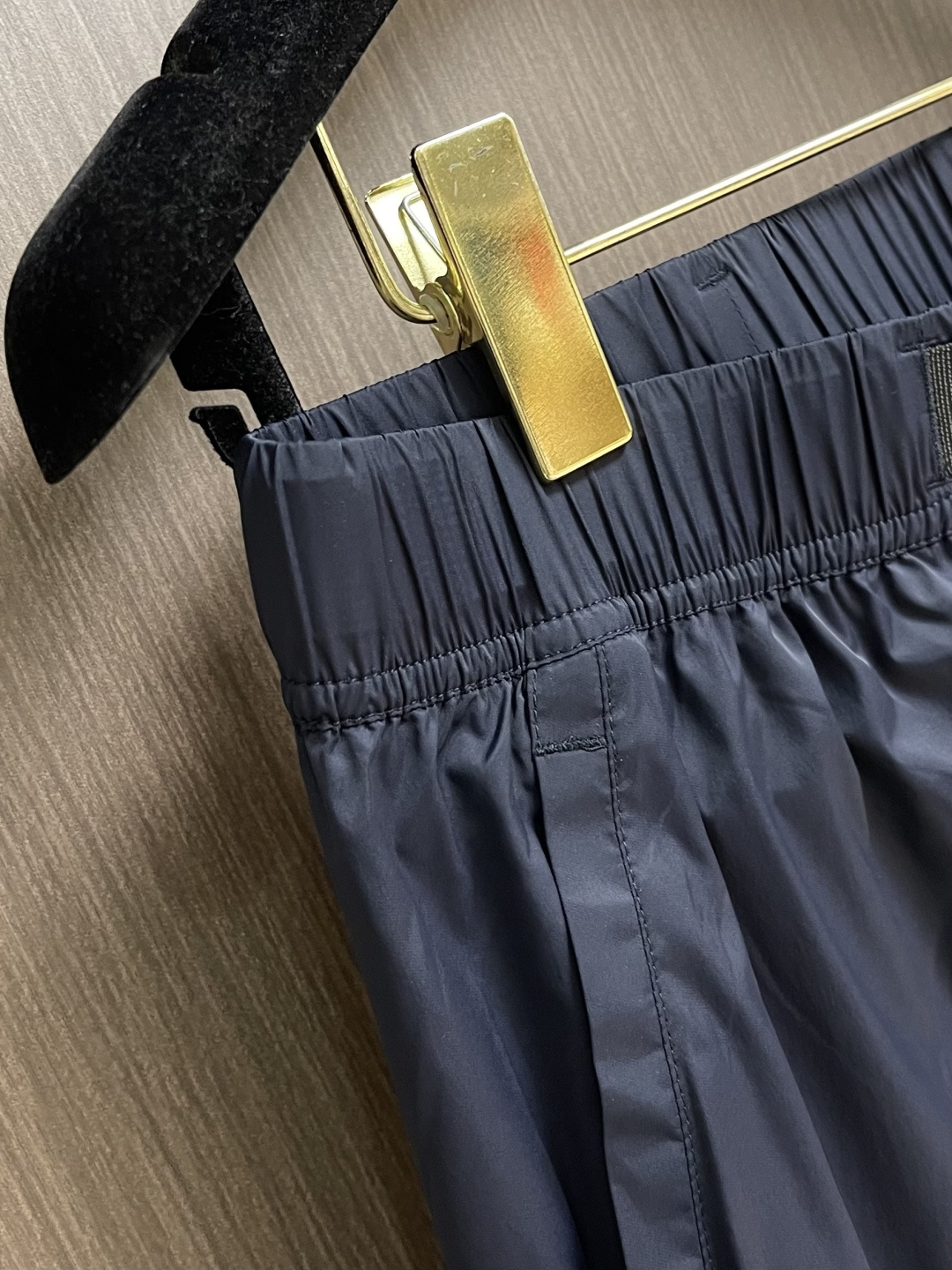 Loro piana LoroPiana 束腿休闲裤 肉眼可见的利落裁剪，直筒修身款裤型！密实齐整走线，