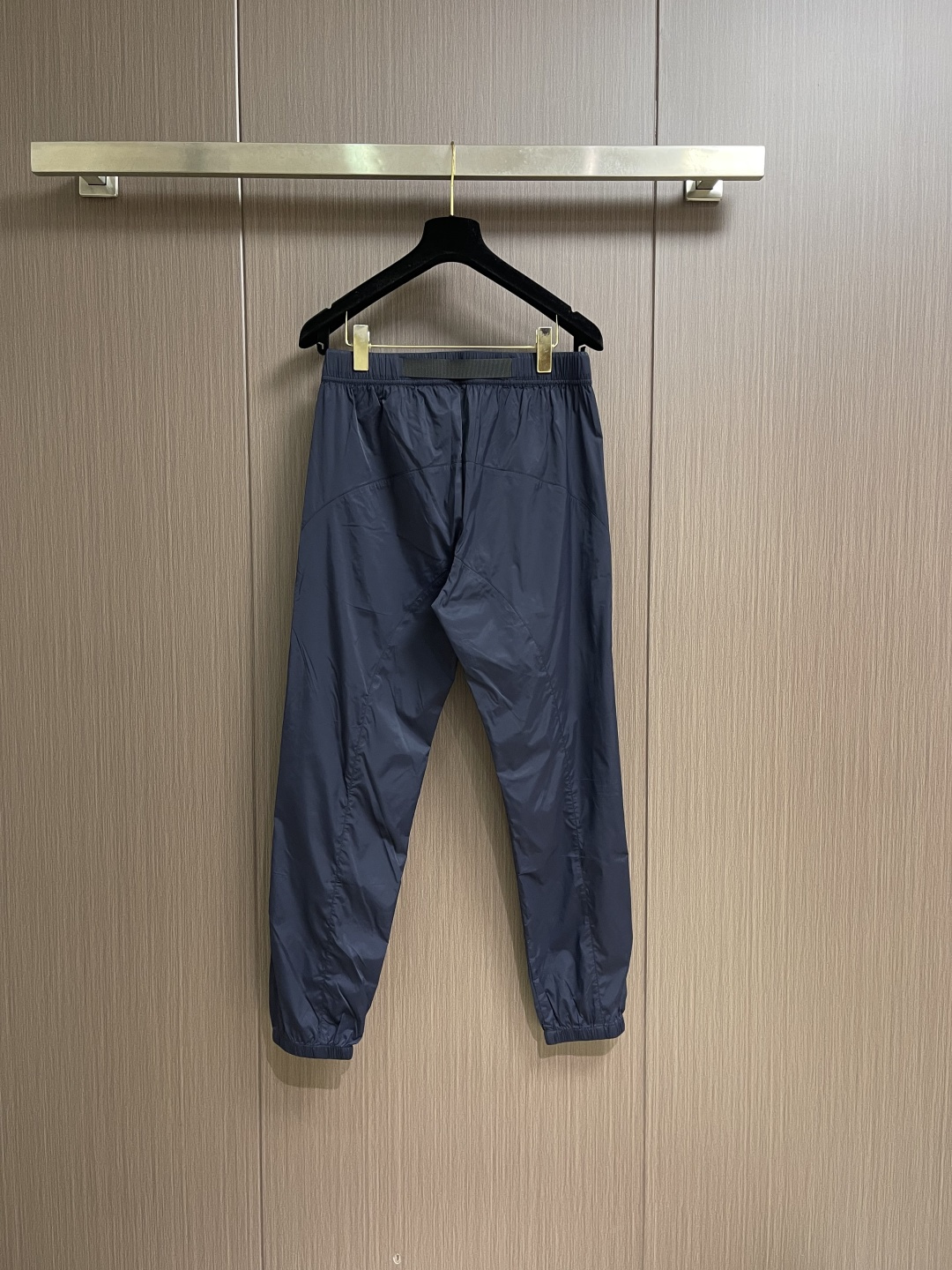 Loro piana LoroPiana 束腿休闲裤 肉眼可见的利落裁剪，直筒修身款裤型！密实齐整走线，
