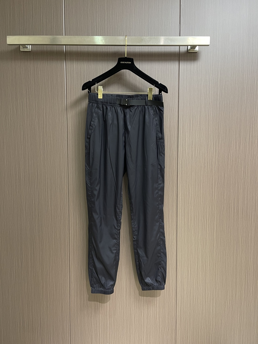 Loro piana LoroPiana 束腿休闲裤 肉眼可见的利落裁剪，直筒修身款裤型！密实齐整走线，