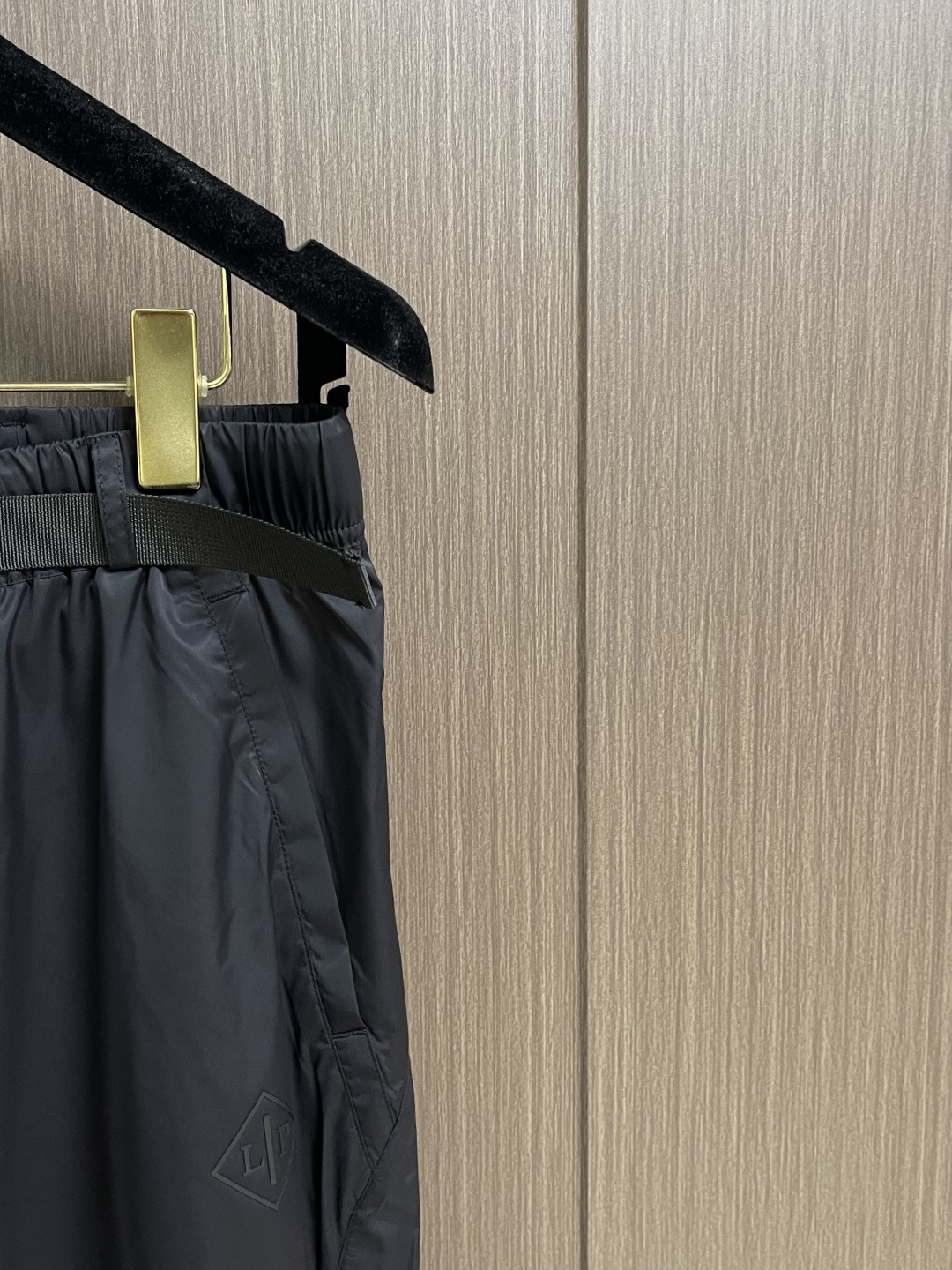Loro piana LoroPiana 束腿休闲裤 肉眼可见的利落裁剪，直筒修身款裤型！密实齐整走线，