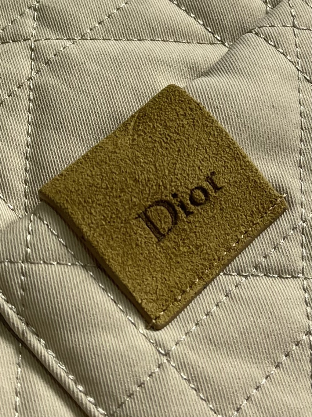 Dior 2026早春新款棉质夹克外套，藤格纹搭配皮革Dr补丁，这款重新演绎经典设计，彰显现代风格，采用